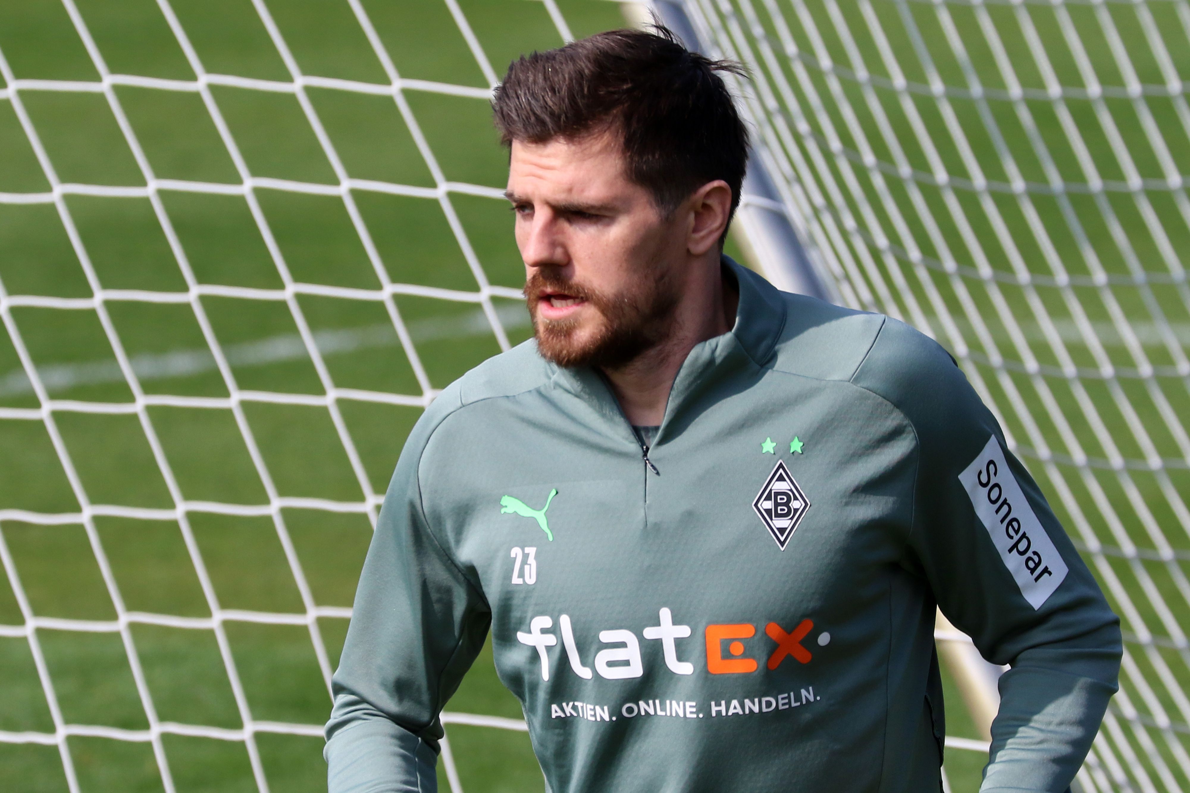 Jonas Hofmann von Borussia Mönchengladbach am 30. März 2022 im Borussia-Park während einer Trainingseinheit. Hofmann hat sich einen Bart wachsen lassen.