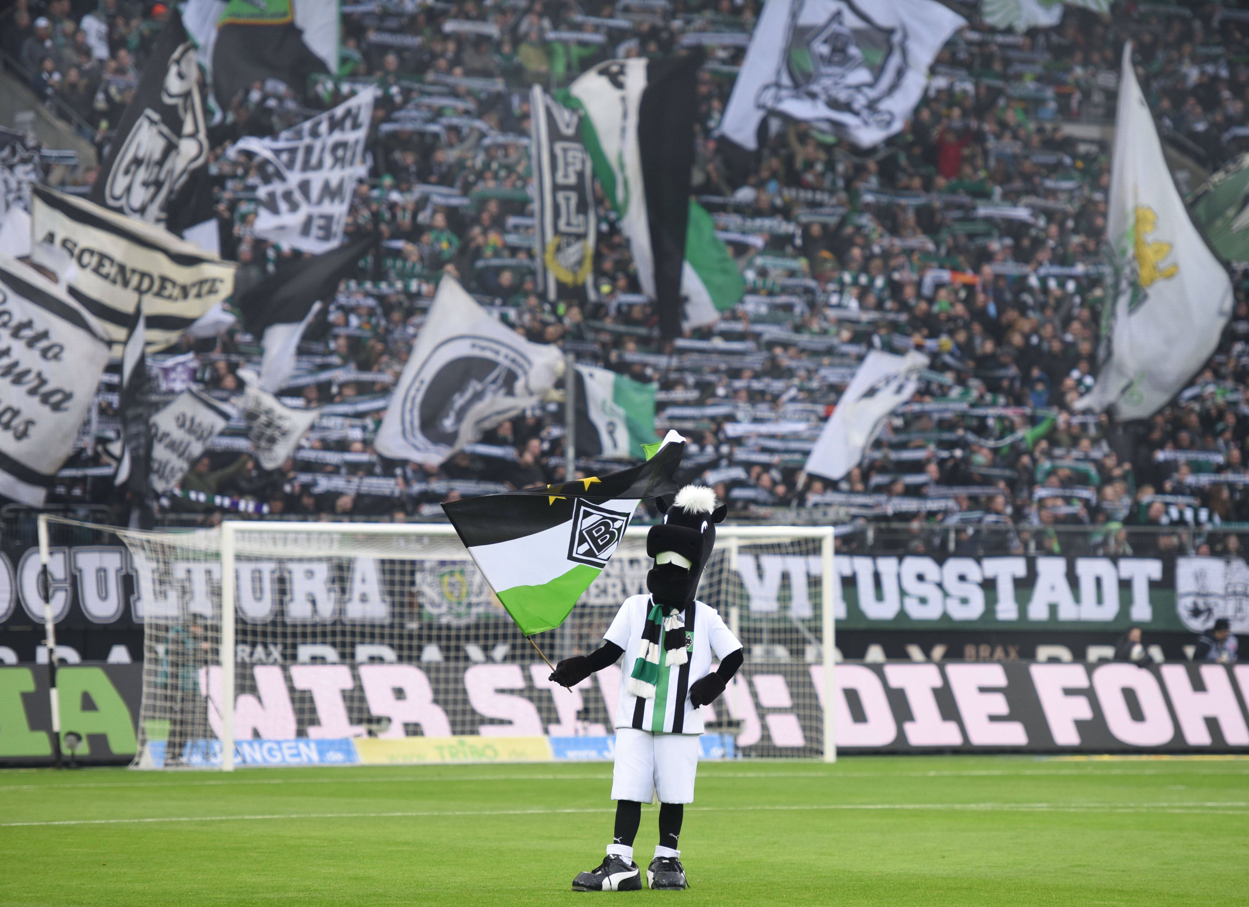 Borussia-Maskottchen Jünter am 25. März 2022 beim Heimspiel gegen Mainz 05.