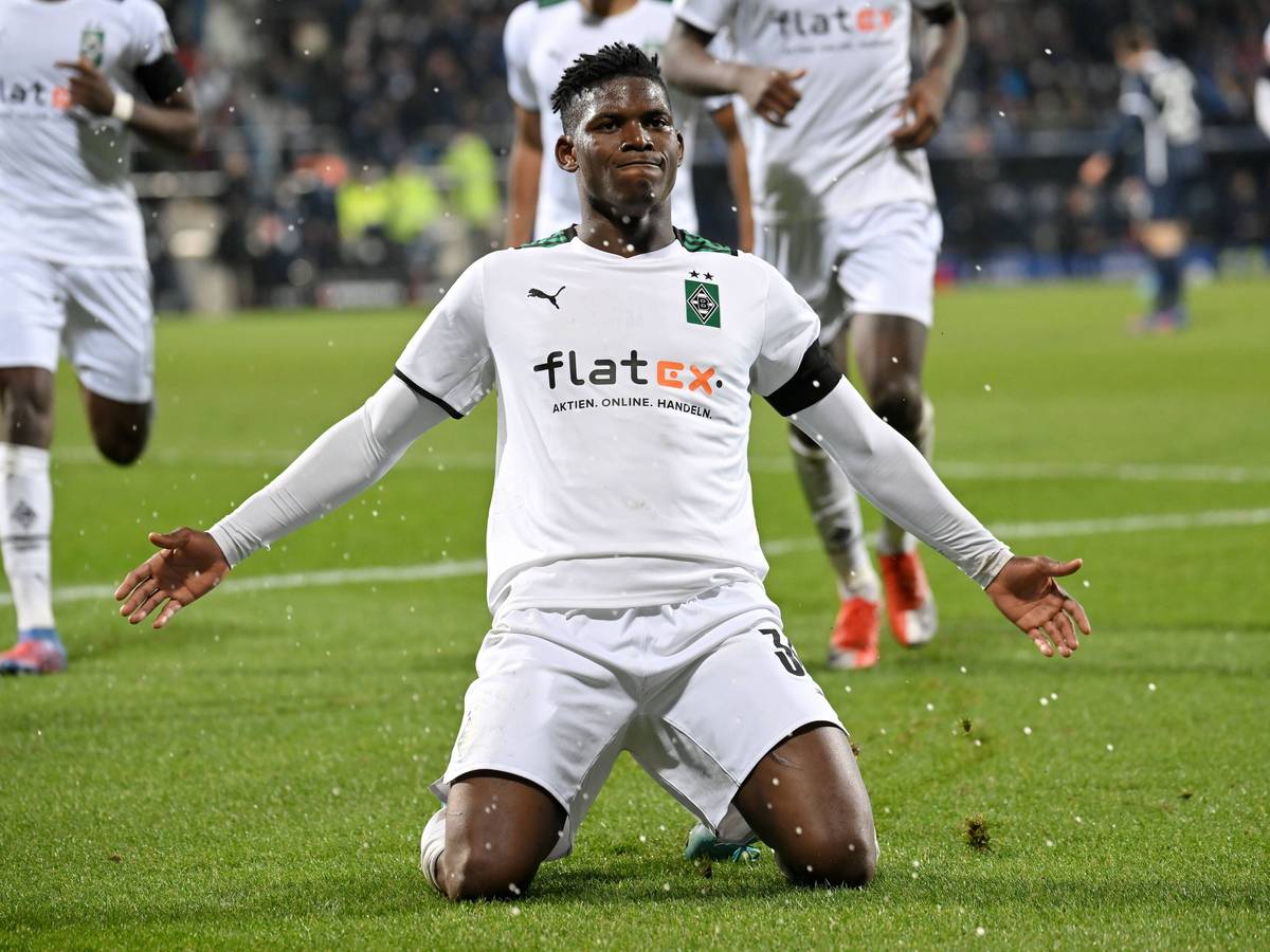 Breel Embolo von Borussia Mönchengladbach beim Torjubel am 18. März 2022 in Bochum.