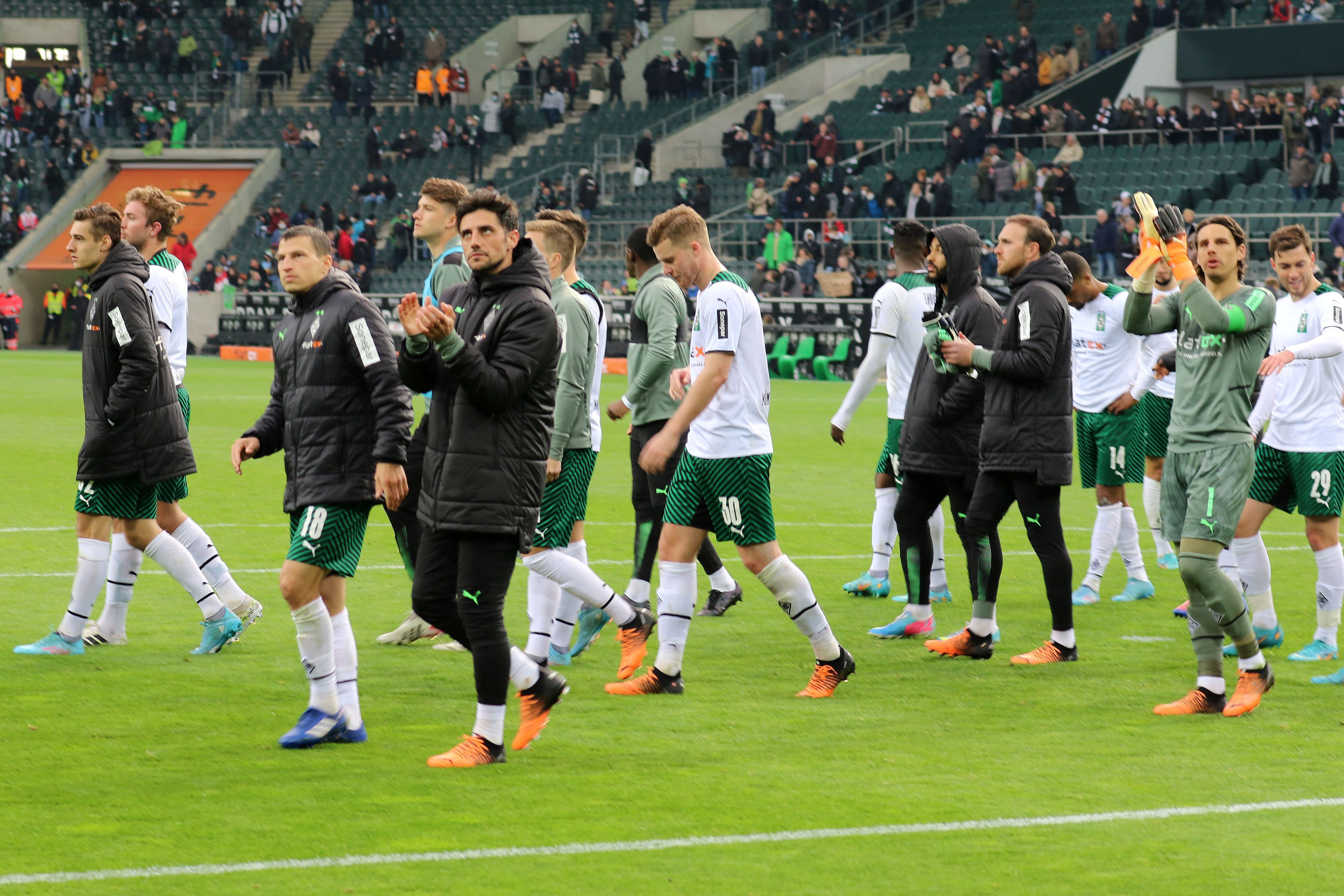 Die Mannschaft von Borussia Mönchengladbach nach dem 1:1 gegen Mainz 05 am Sonntag (3. April 2022).