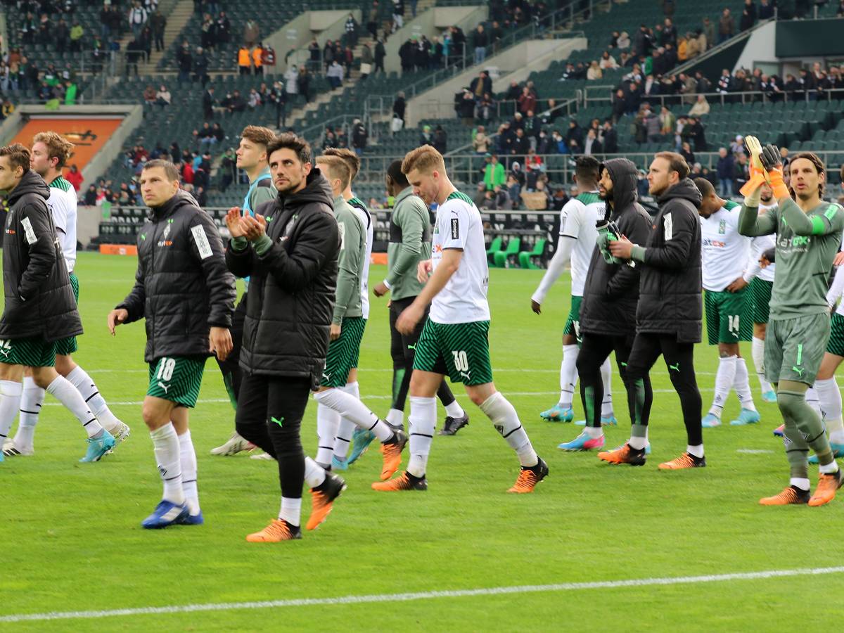 Die Mannschaft von Borussia Mönchengladbach nach dem 1:1 gegen Mainz 05 am Sonntag (3. April 2022).
