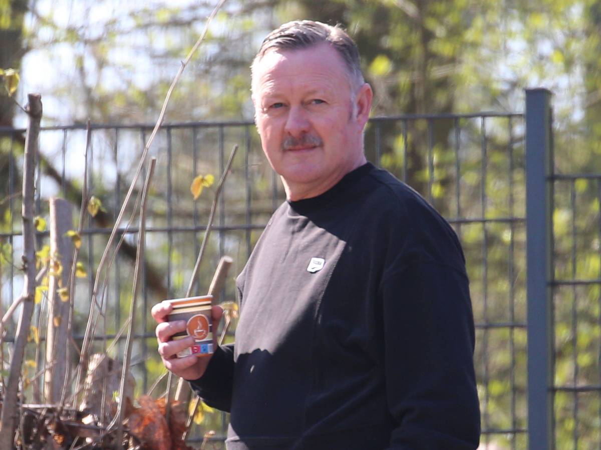Roland Virkus, Manager von Borussia Mönchengladbach, am 26. März 2022 beim Spiel der Gladbacher U23 gegen den FC Wegberg-Beeck.