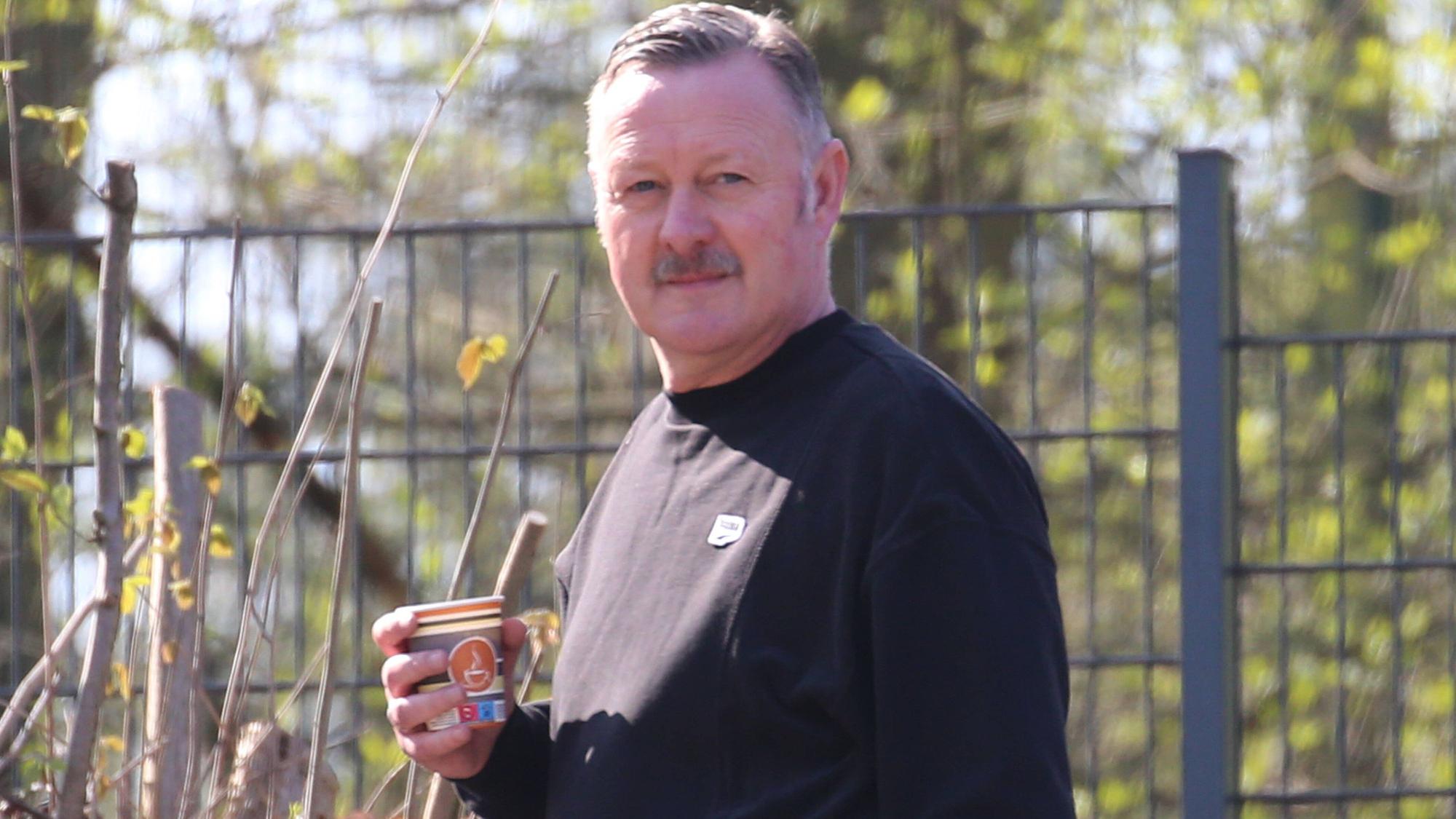 Roland Virkus, Manager von Borussia Mönchengladbach, am 26. März 2022 beim Spiel der Gladbacher U23 gegen den FC Wegberg-Beeck.