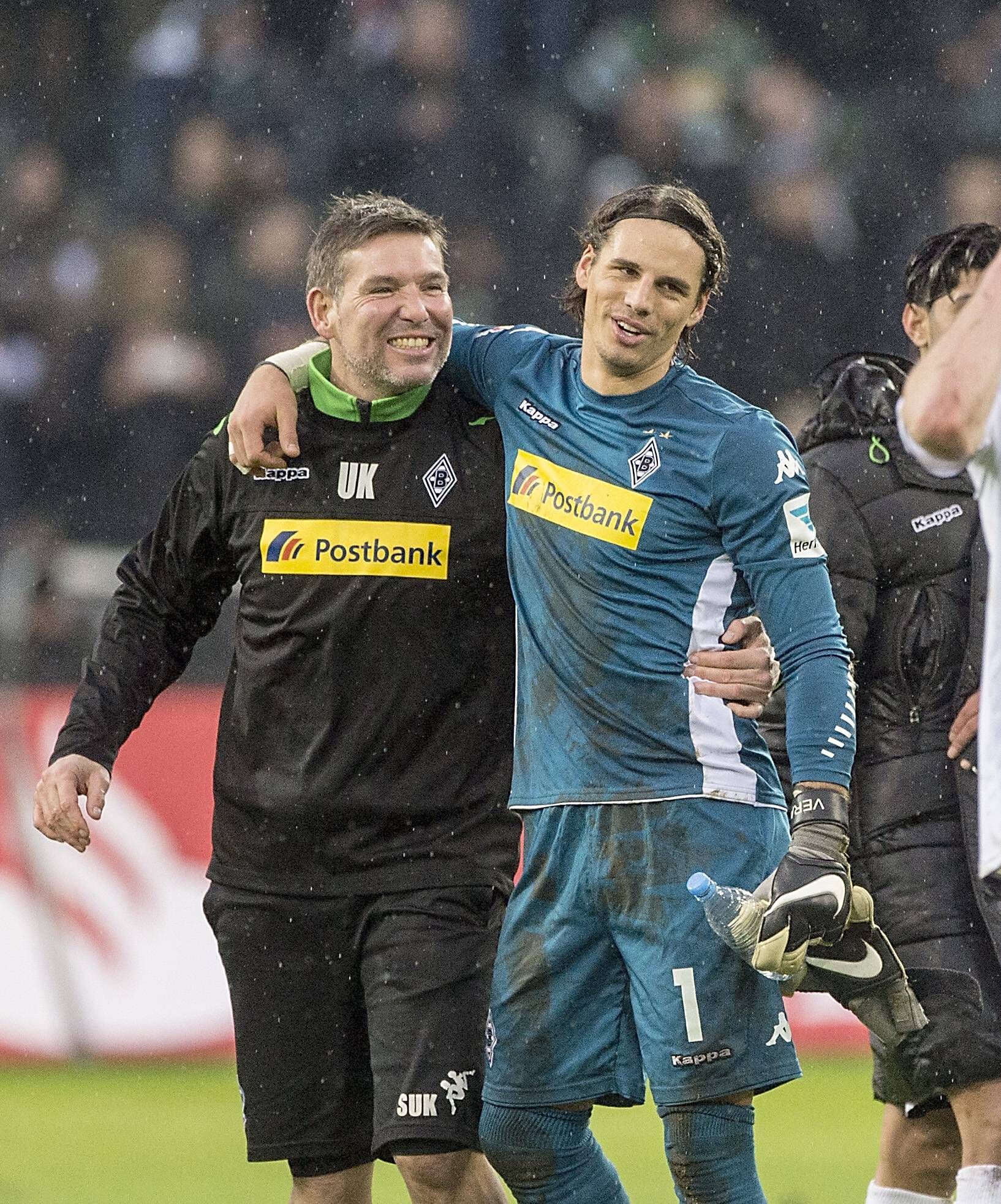 Uwe Kamps (l.) und Yann Sommer (r.) kennen sich bestens. Das Foto zeigt beide am 20. Februar 2016 nach einem Bundesliga-Spiel gegen den 1. FC Köln.