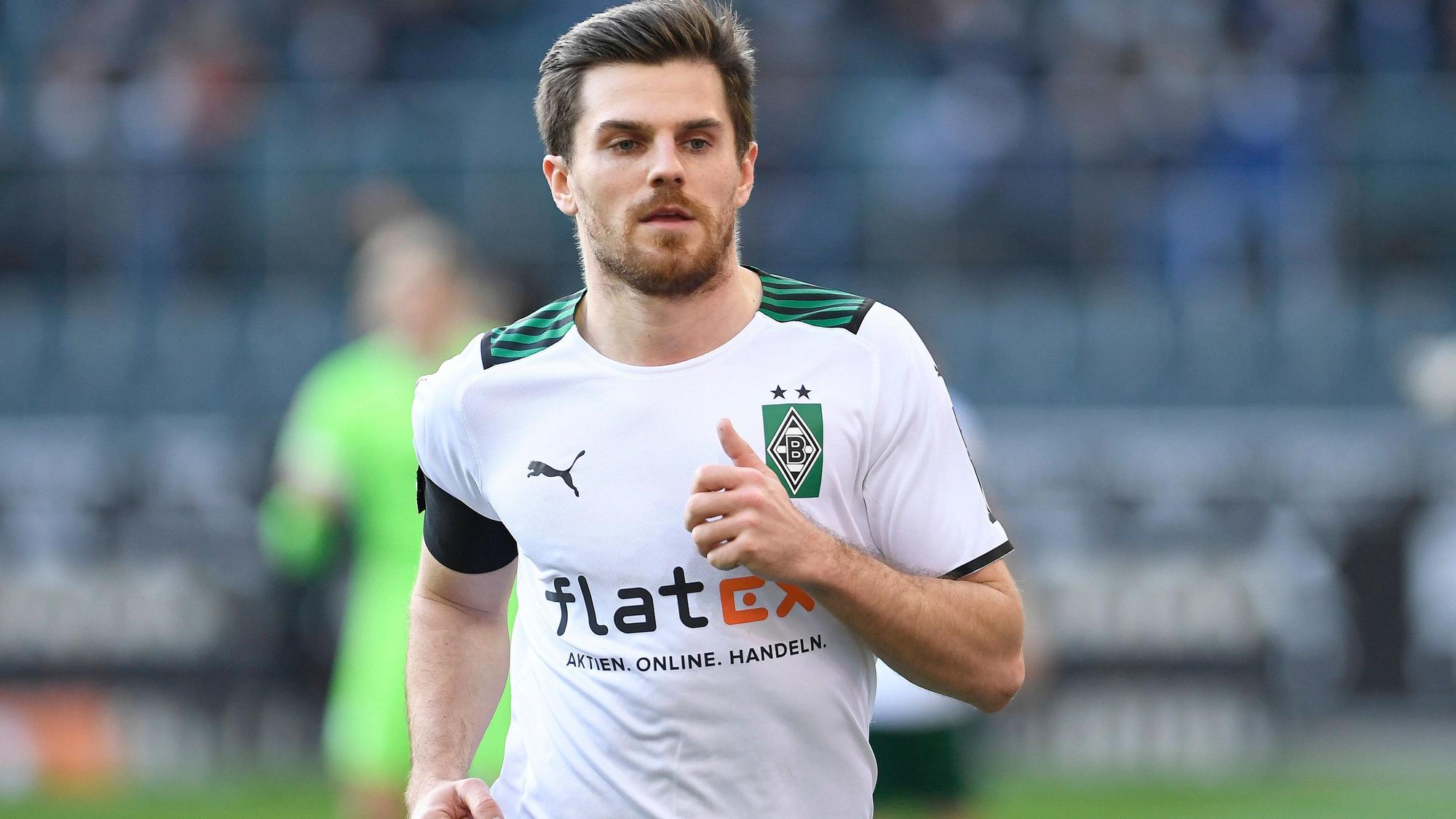 Jonas Hofmann von Borussia Mönchengladbach, hier am 26. Februar 2022 beim Spiel gegen den VfL Wolfsburg über den Rasen laufend.