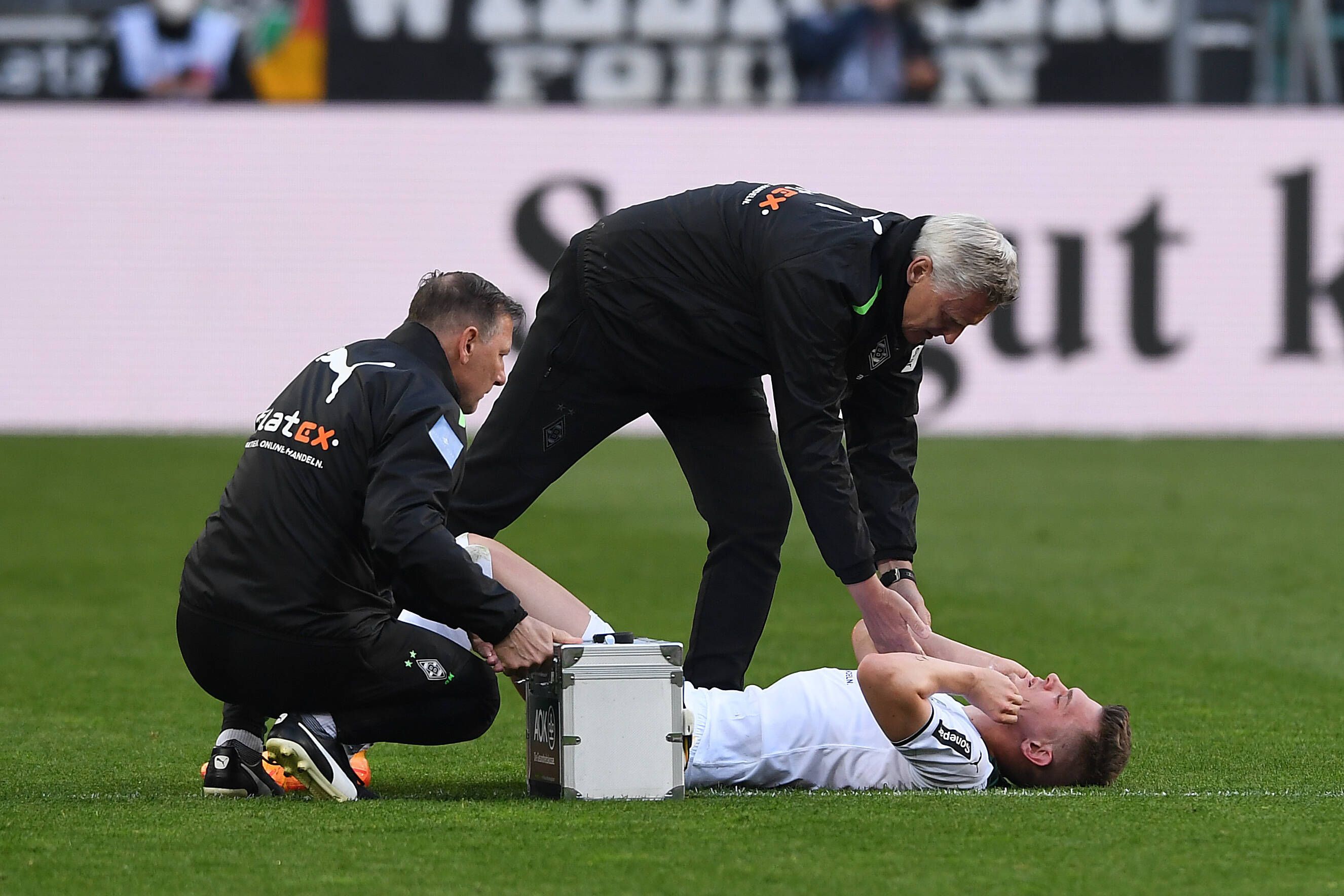Matthias Ginter von Borussia Mönchengladbach musste beim Duell gegen den 1. FC Köln am Samstag (16. April 2022) verletzungsbedingt ausgewechselt werden.