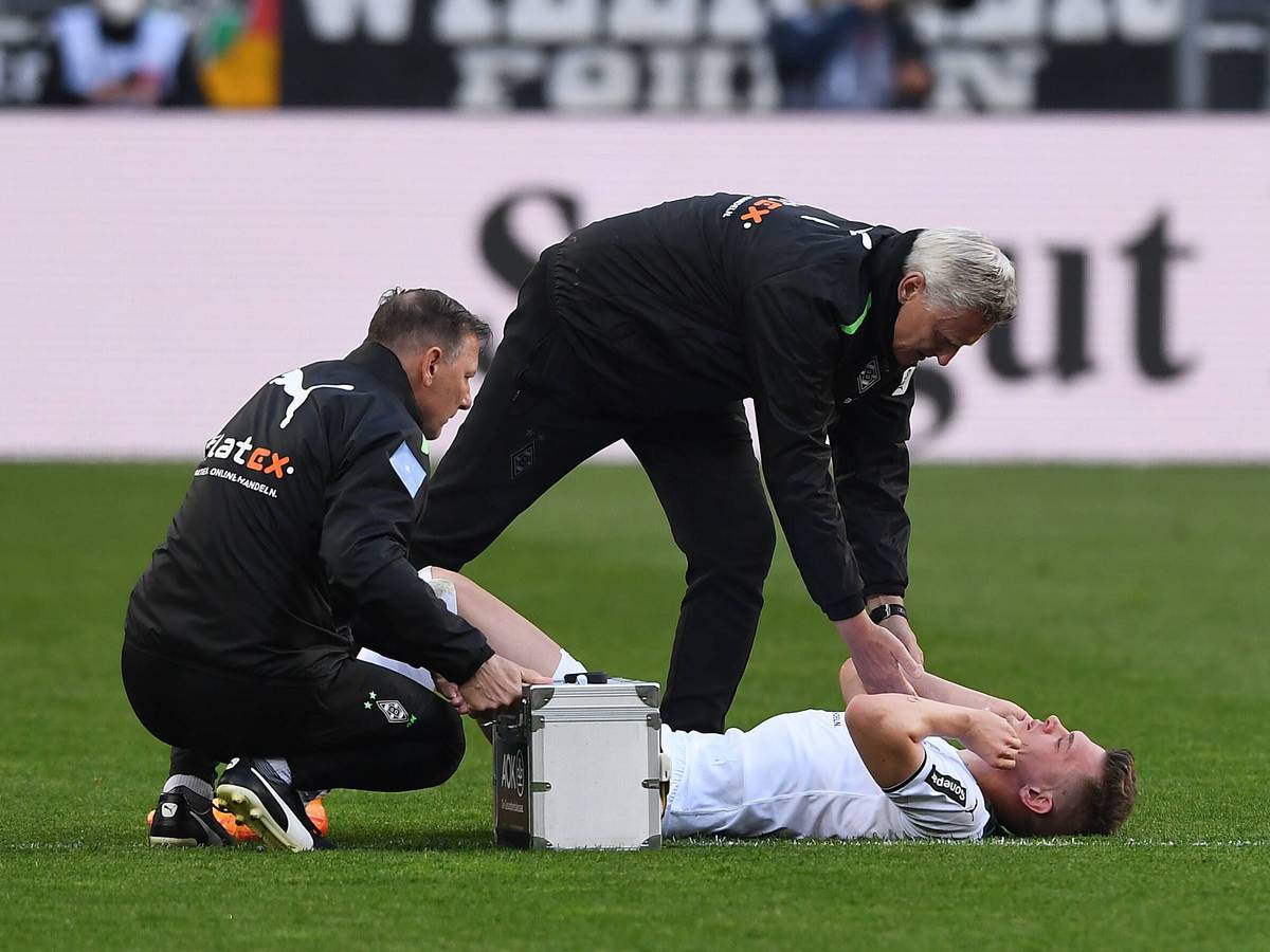Matthias Ginter von Borussia Mönchengladbach musste beim Duell gegen den 1. FC Köln am Samstag (16. April 2022) verletzungsbedingt ausgewechselt werden.