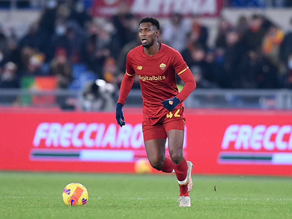 Amadou Diawara von der AS Roma, hier bei einem Match am 13. Dezember 2021, soll das Interesse von Borussia Mönchengladbach geweckt haben.