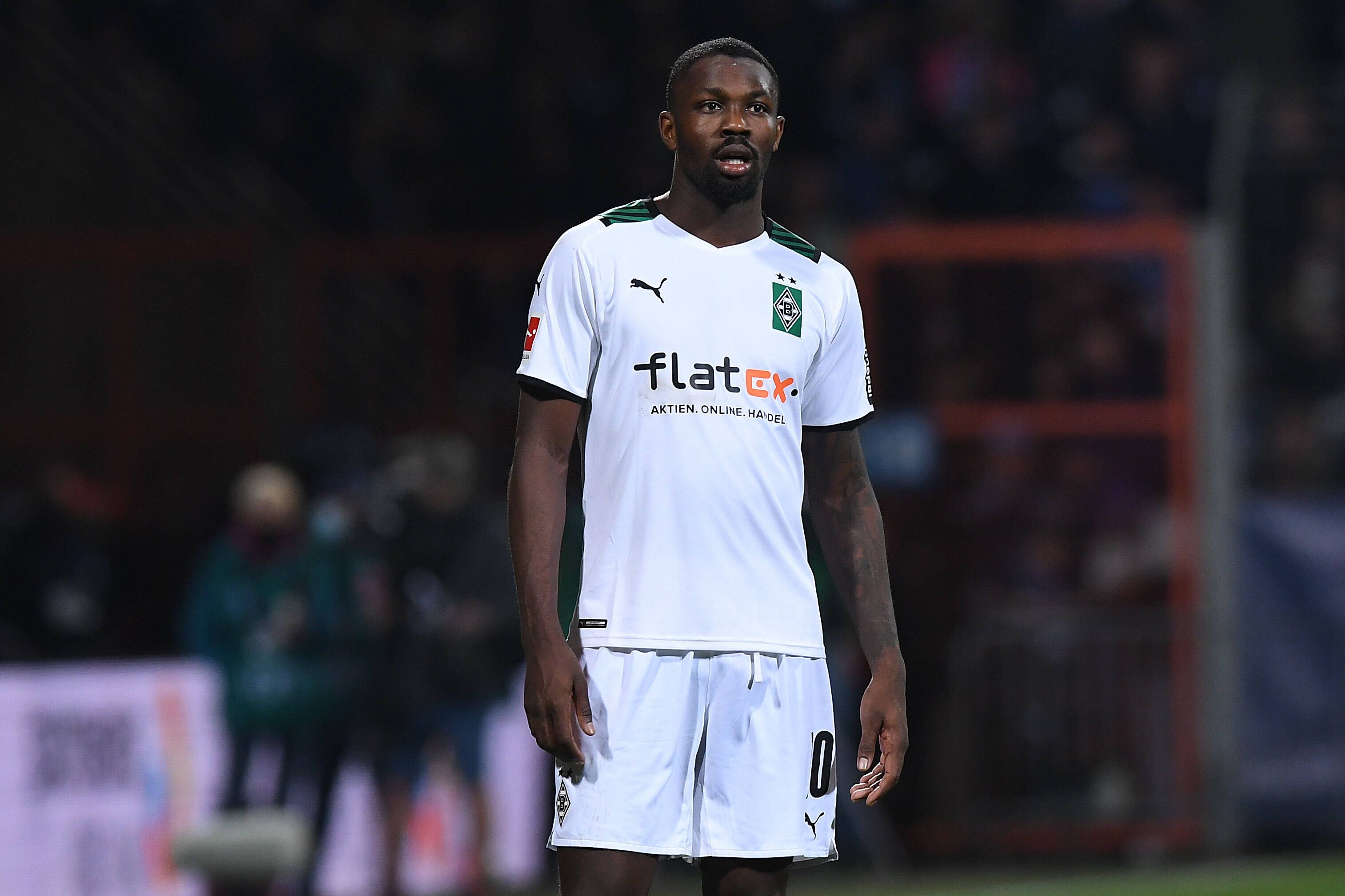 Marcus Thuram von Borussia Mönchengladbach schockiert schauend am 18. März 2022 beim Auswärtsspiel in Bochum.