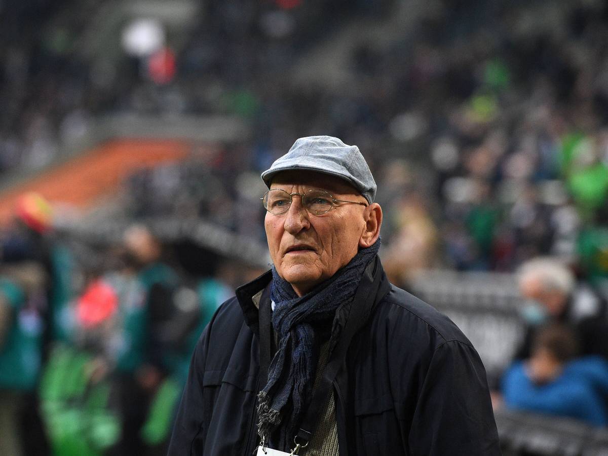 Wolfgang Kleff, Ex-Spieler von Borussia Mönchengladbach, hier am 20. November 2021 beim Besuch der Partie gegen Greuther Fürth im Borussia-Park, ist mit der Entwicklung der Fohlen absolut nicht zufrieden.