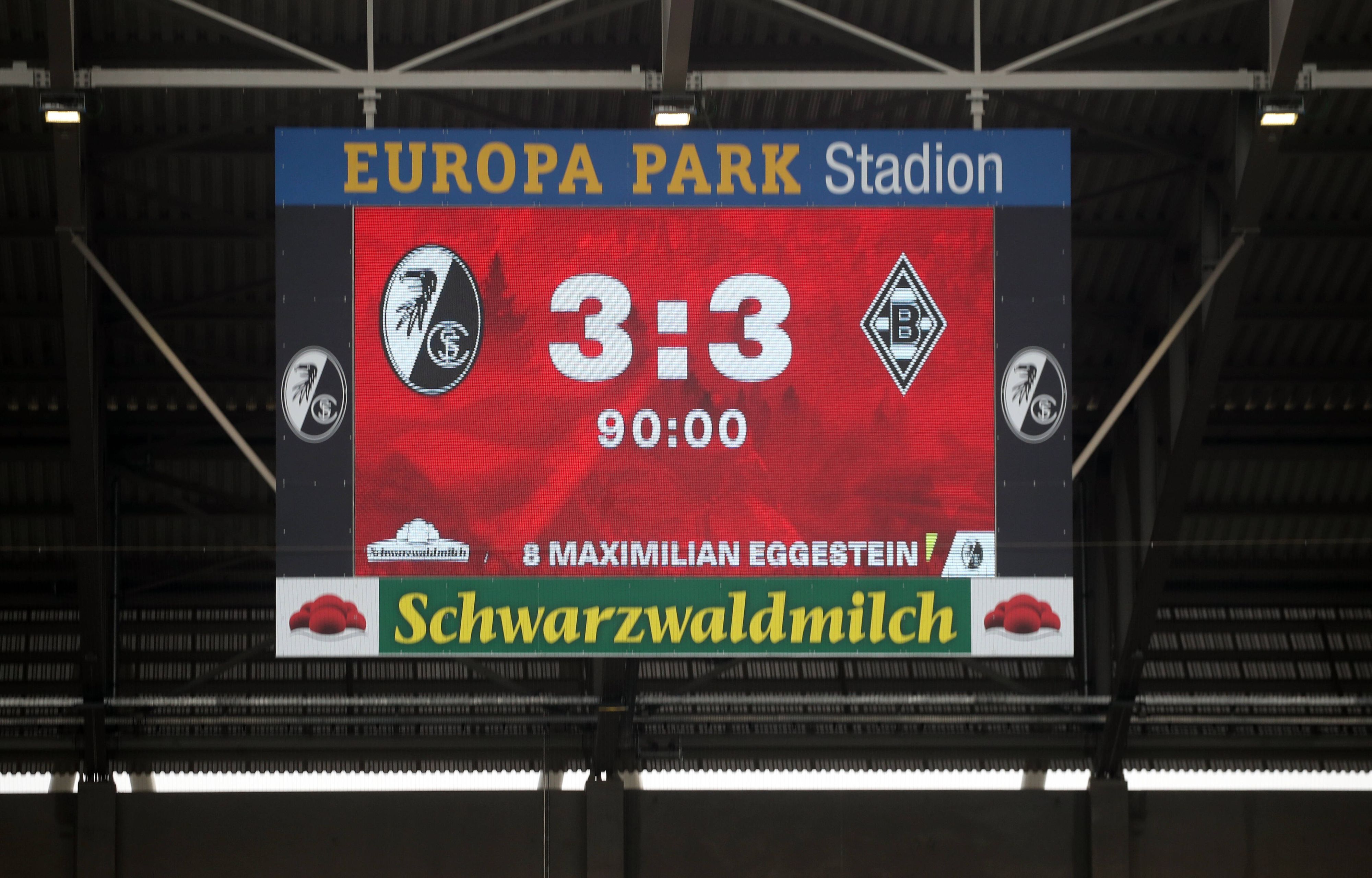 Die Anzeigetafel des SC Freiburg zeigt das Endergebnis am Samstag (23. April 2022). Die Partie gegen Borussia Mönchengladbach endete 3:3.