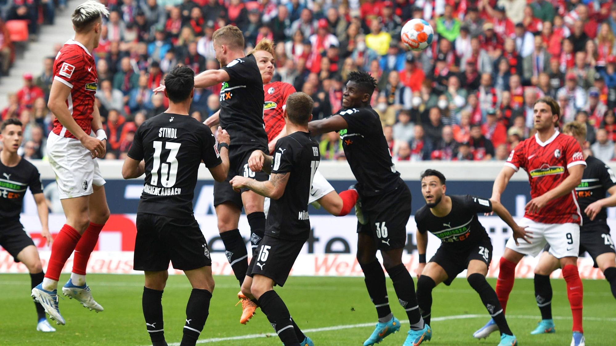 Am Samstag (23. April 2022) erspielte Borussia Mönchengladbach beim SC Freiburg ein 3:3.