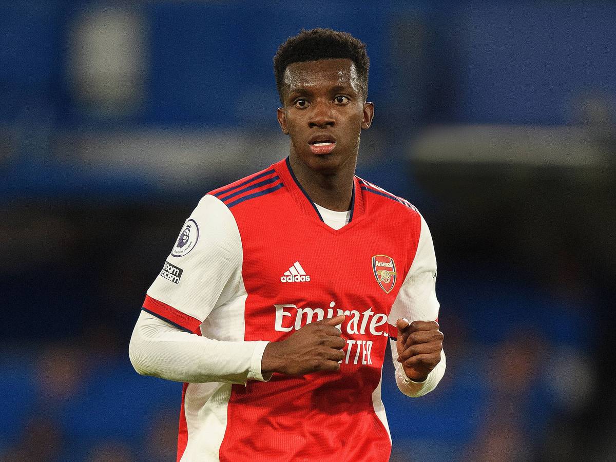 Eddie Nketiah vom FC Arsenal soll bei Borussia Mönchengladbach noch immer im Fokus des Interesses für die kommende Transferperiode stehen. Das Foto zeigt ihn am 20. April 2022 beim Spiel gegen den FC Chelsea.