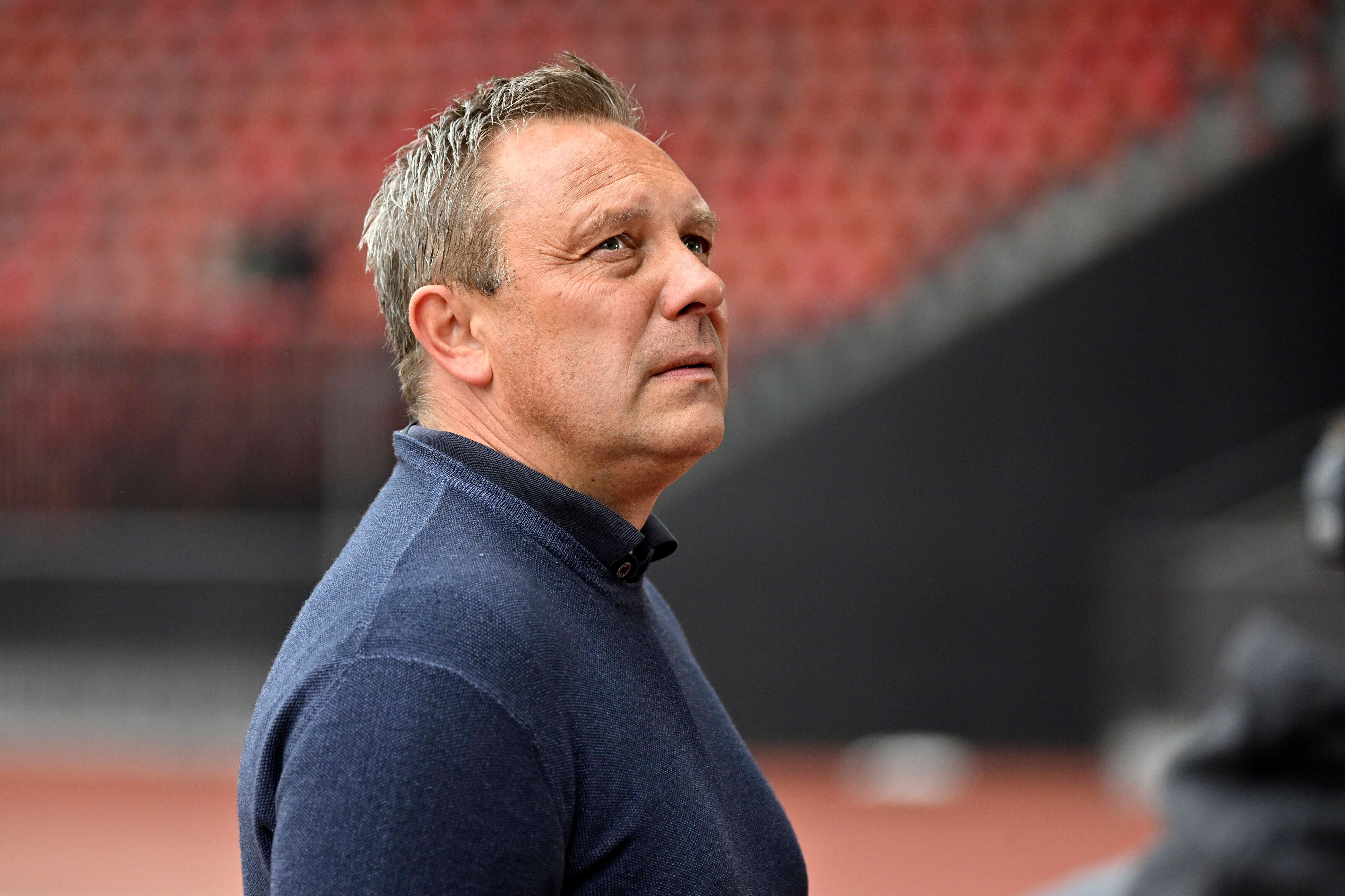 Trainer Andre Breitenreiter vom FC Zürich, hier am 23. April 2022 zu sehen. Er blickt Richtung Tribüne.