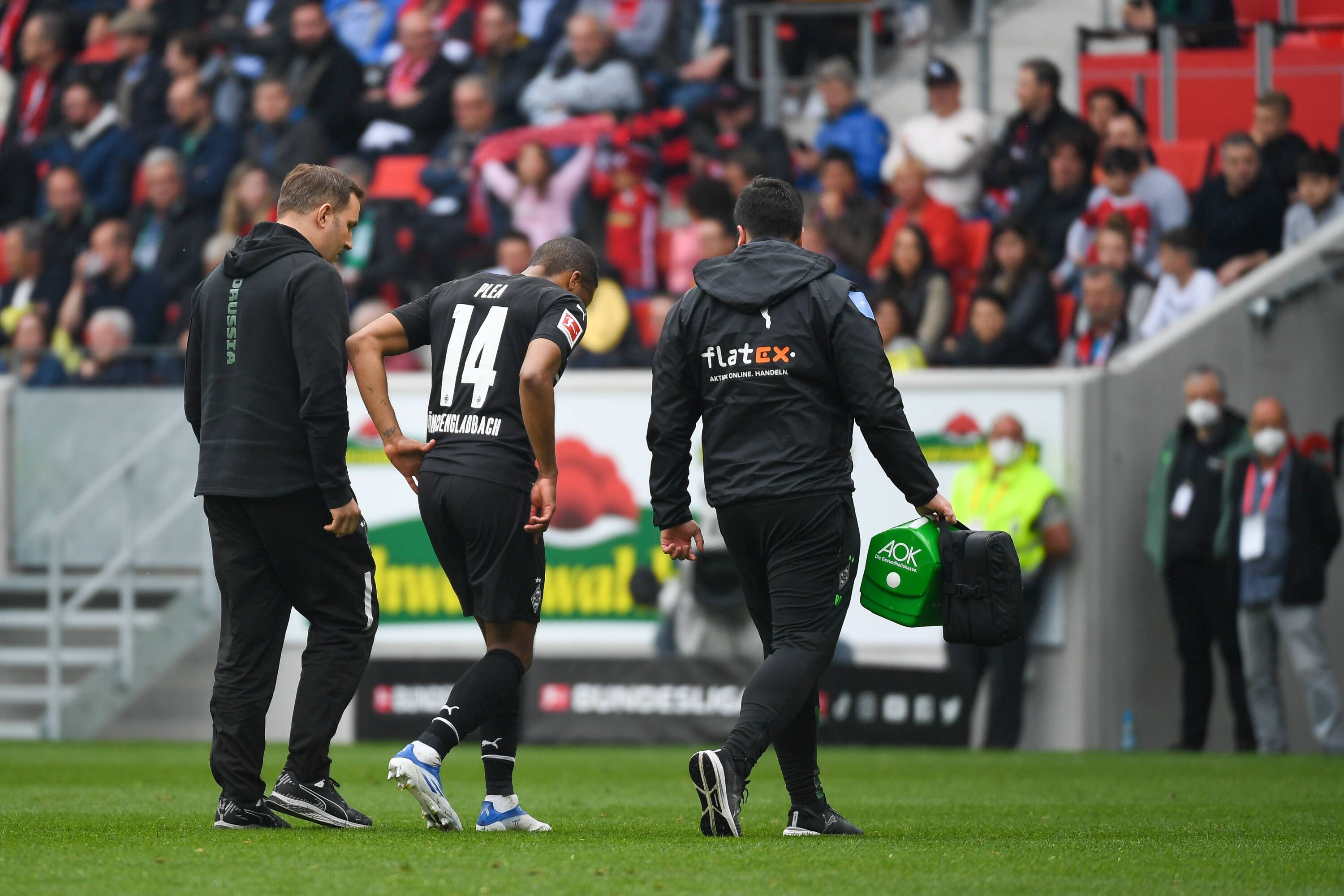 Alassane Plea von Borussia Mönchengladbach musste am Samstag (23. April 2022) beim Auswärtsspiel in Freiburg verletzungsbedingt ausgewechselt werden.