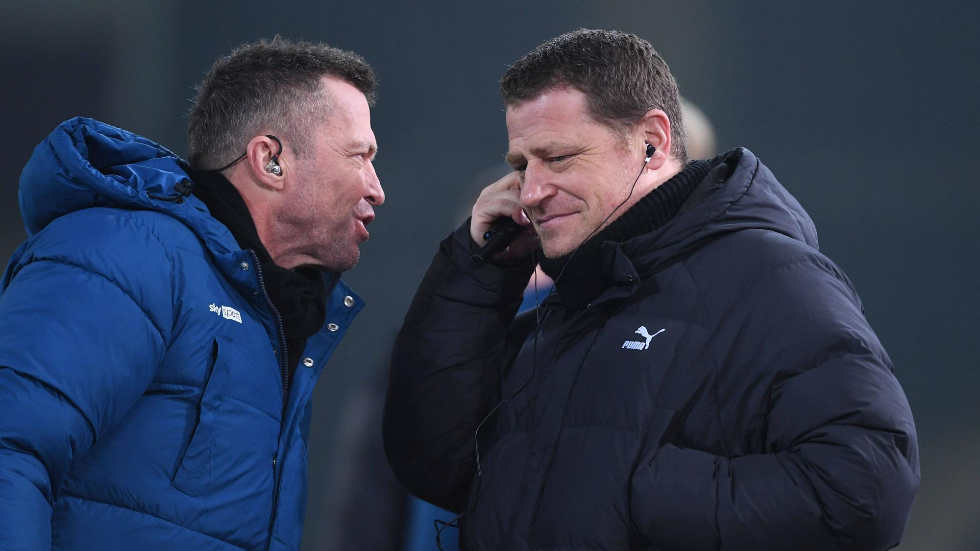 Deutschlands Rekordnationalspieler Lothar Matthäus (l.) am 15. Januar 2022 im Borussia-Park mit dem ehemaligen Gladbach-Manager Max Eberl. Eberl lächelt, während Matthäus spricht.