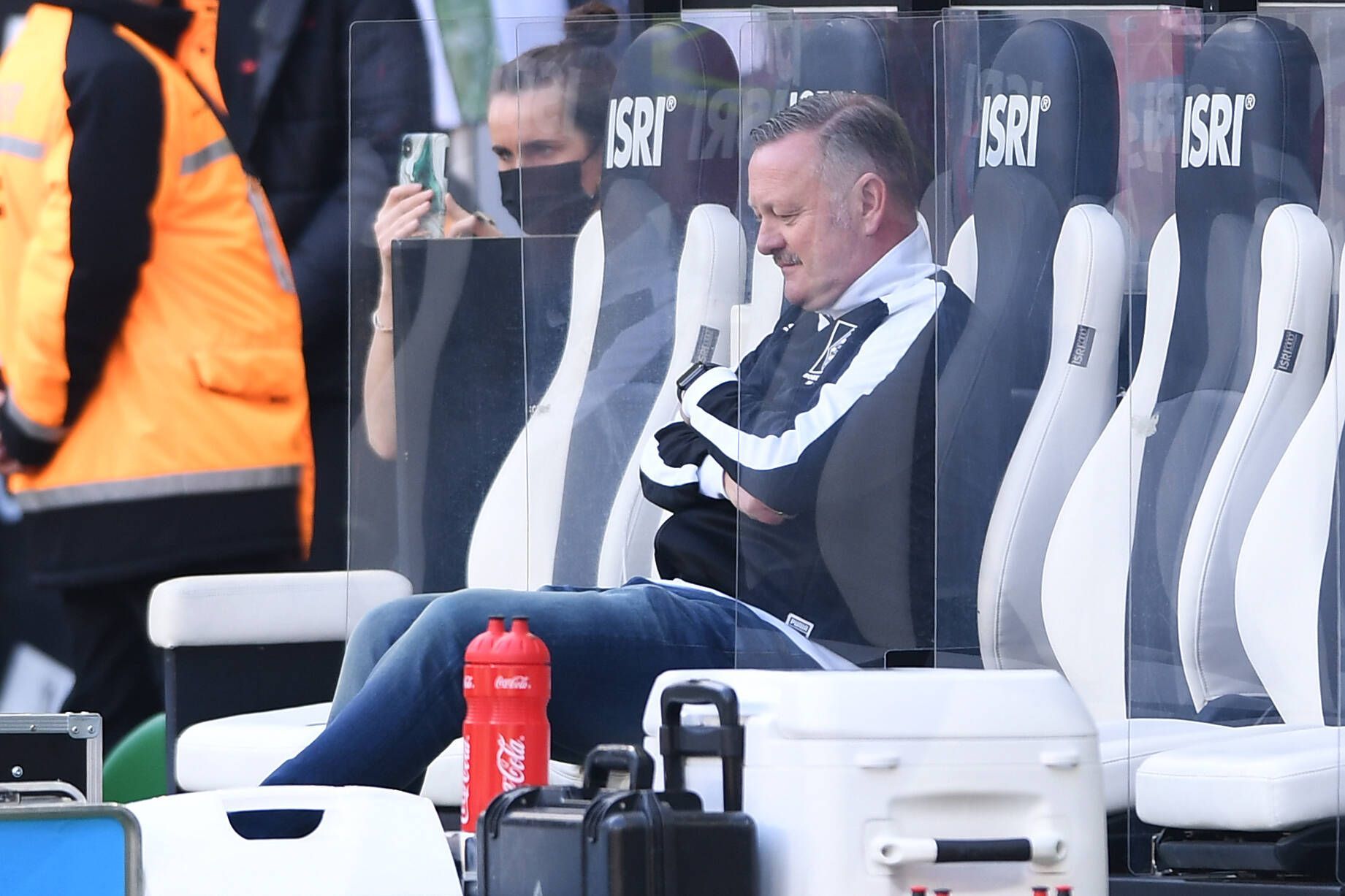 Gladbach-Manager Roland Virkus, hier am 16. April beim Spiel gegen den 1. FC Köln im Borussia-Park hat in der kommenden Transferperiode einiges zu tun.