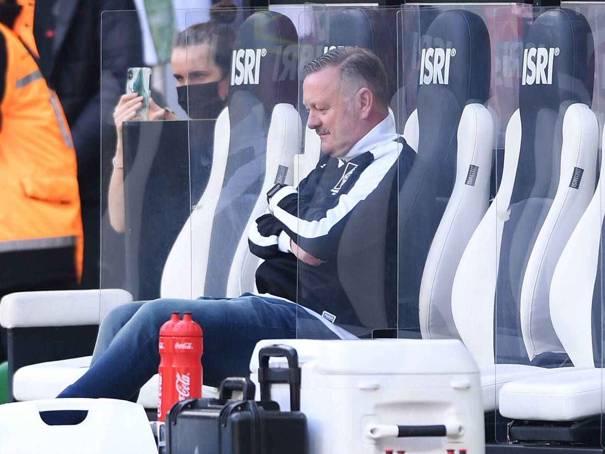 Gladbach-Manager Roland Virkus, hier am 16. April beim Spiel gegen den 1. FC Köln im Borussia-Park hat in der kommenden Transferperiode einiges zu tun.