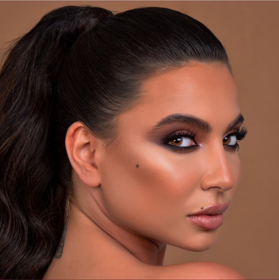 Dounia Benzaoui, Miss Algerien von 2018, soll laut algerischen Medien die Freundin von Ramy Bensebaini, Linksverteidiger von Borussia Mönchengladbach, sein.