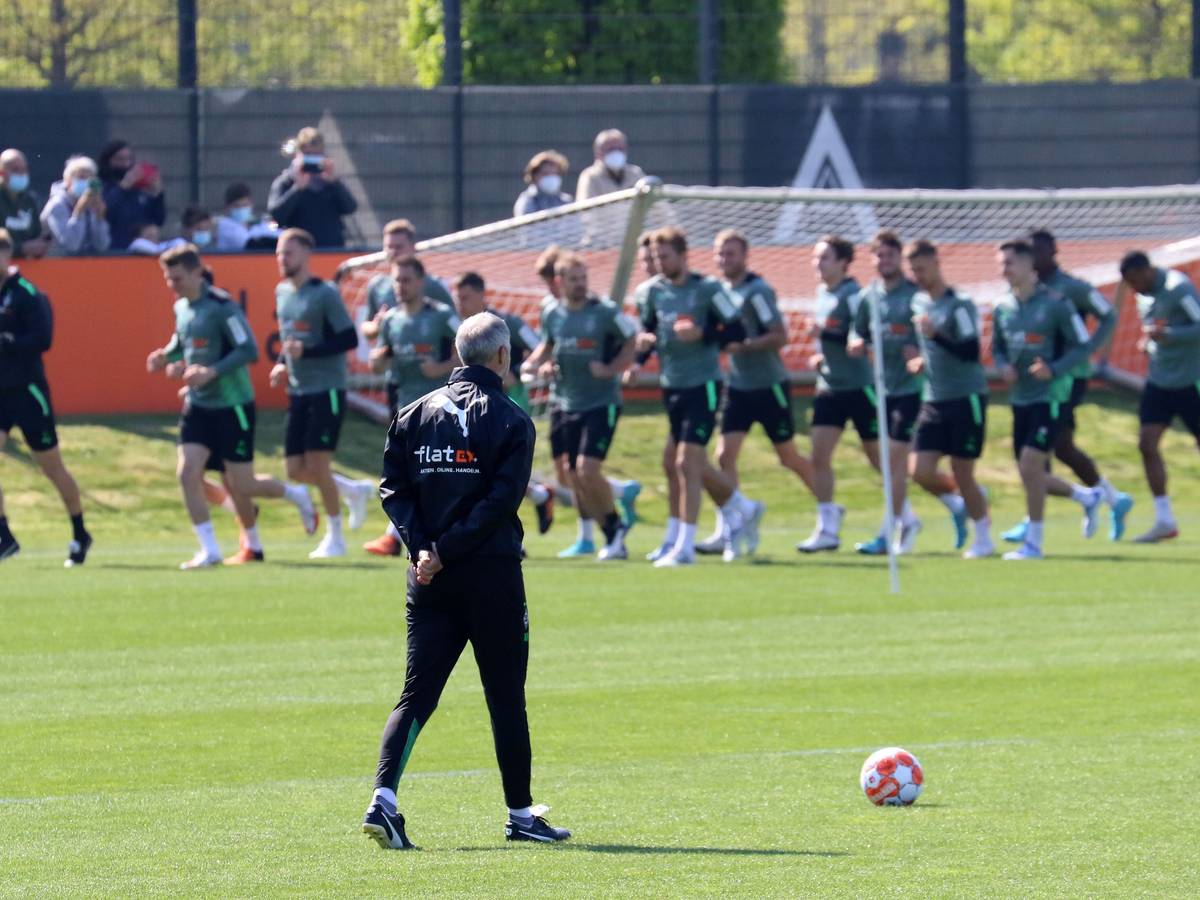Borussia Mönchengladbach nimmt am Donnerstag (5. Mai 2022) die Vorbereitung auf das Auswärtsspiel bei Eintracht Frankfurt auf. Das Foto zeigt das Team bei einer Trainingseinheit am 28. April im Borussia-Park.