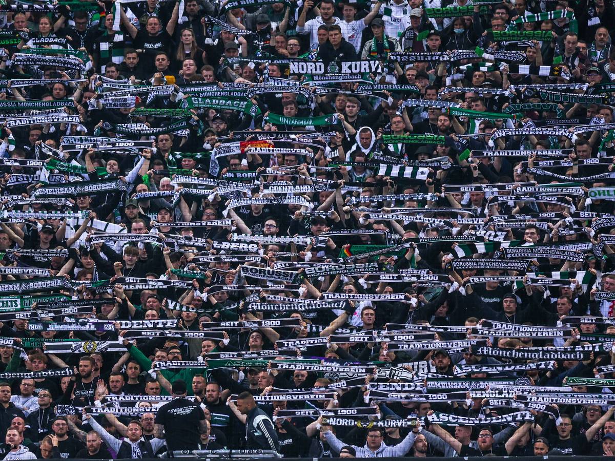 Die Fans von Borussia Mönchengladbach feierten am Montagabend (2. Mai 2022) einen 3:1-Sieg gegen RB Leipzig. Auch im Netz zeigten die Gladbach-Anhänger später ihre Begeisterung.