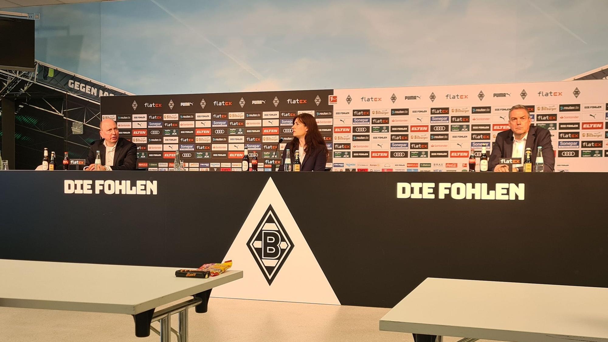In einer Pressekonferenz am Montag (9. Mai 2022) vor dem Duell zwischen Borussia Mönchengladbach und der ukrainischen Nationalmannschaft haben sich Borussias Geschäftsführer Stephan Schippers und Iryna Shum, Generalkonsulin im Generalkonsulat der Ukraine in Düsseldorf, im Presseraum des Borussia-Park den Fragen der Journalisten gestellt.