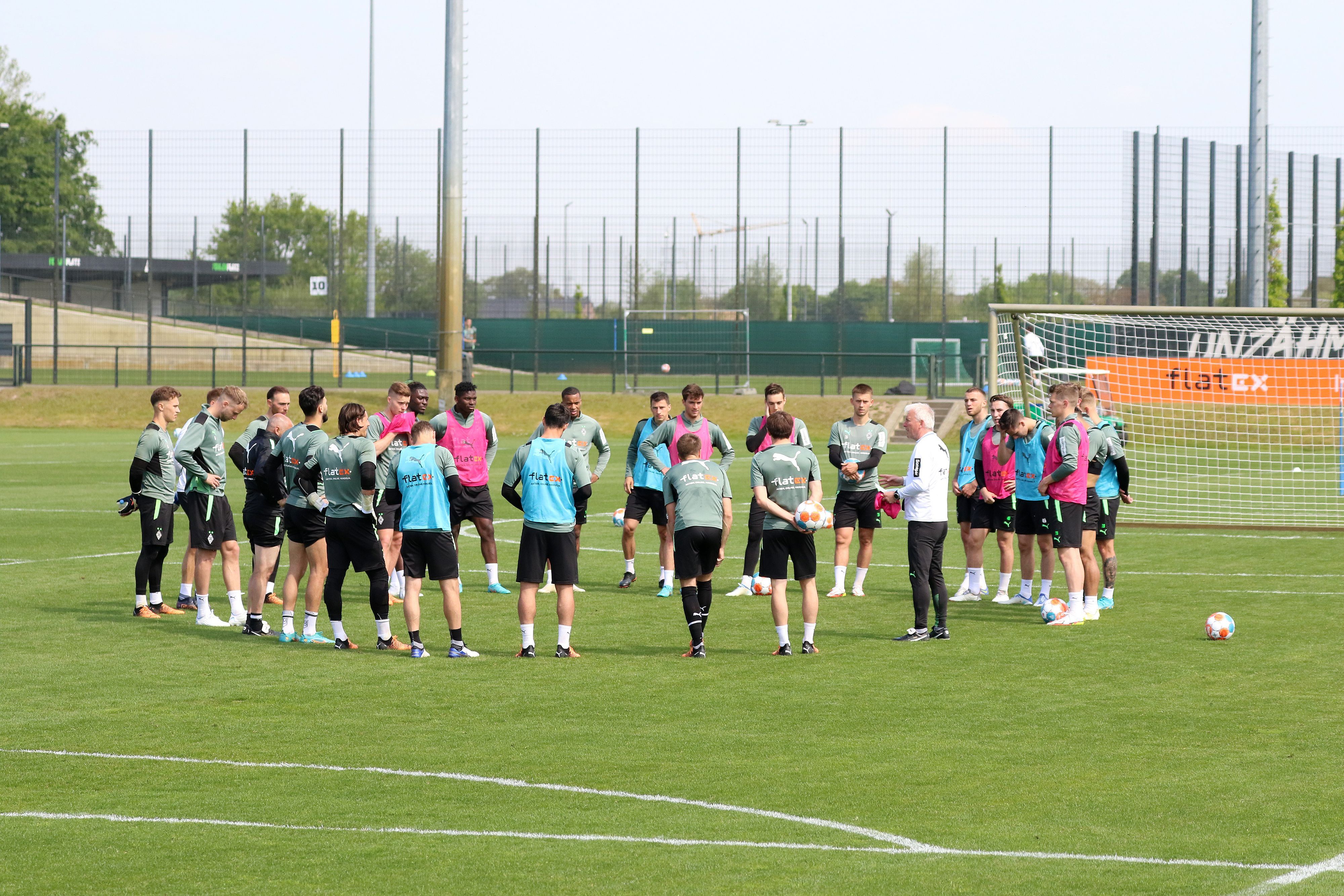 Das Team von Borussia Mönchengladbach, hier bei einer Trainingseinheit am 5. Mai 2022 im Borussia-Park, verabschiedet sich in der kommenden Woche in die Sommerpause.