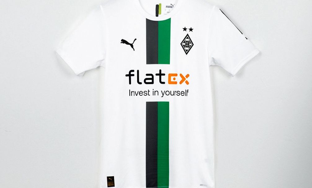 Das neue Heim-Trikot von Borussia Mönchengladbach zur Saison 2022/2023 von Ausrüster Puma ist seit Samstag (14. Mai 2022) erhältlich. Das Trikot hat einen Mittelstreifen.