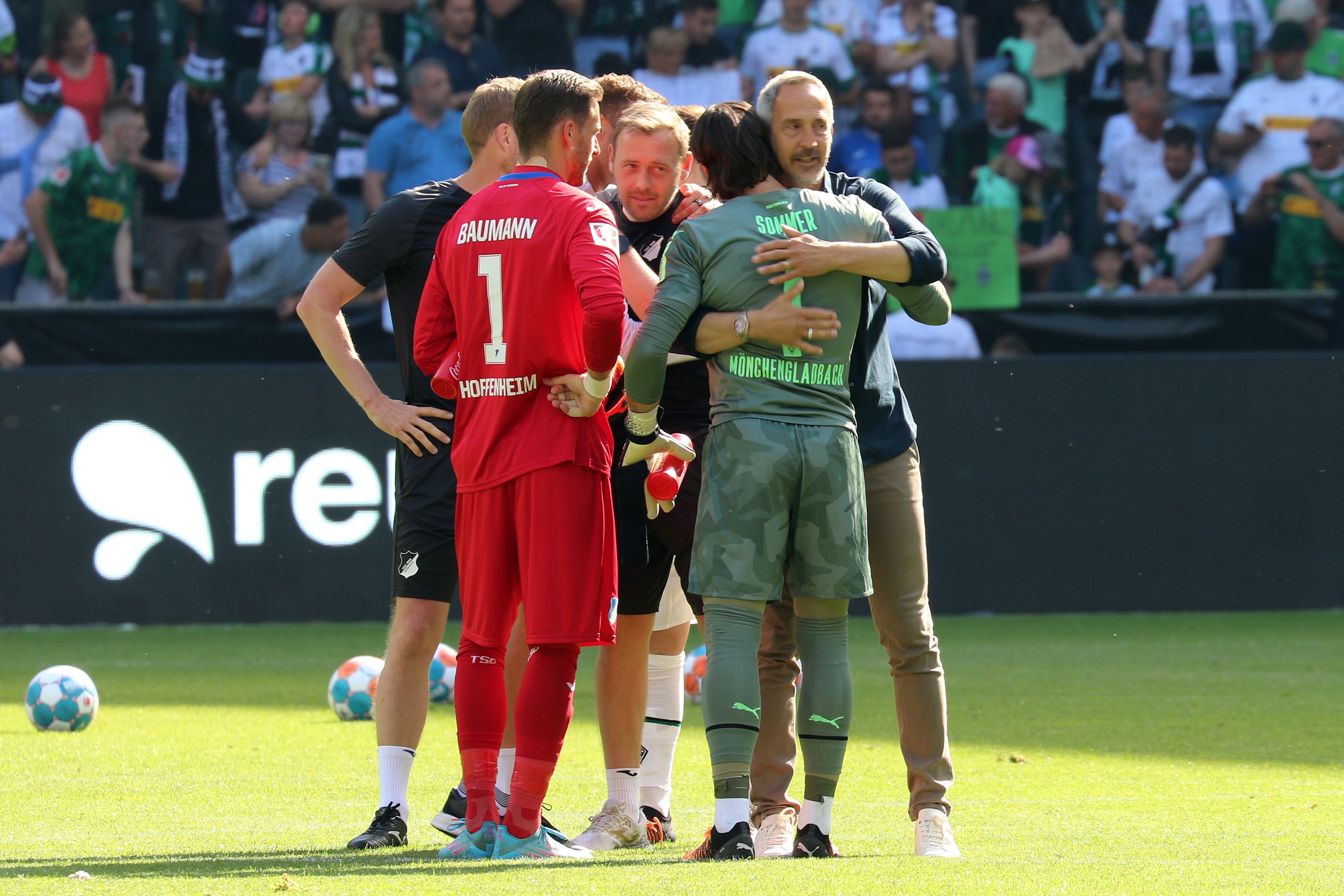 14.05.2022, Mönchengladbach, GER, Fussball, Herren, BL, Saison 2021/2022, Borussia Moenchengladbach

BL Bor. Mönchengladbach vs. TSG Hoffenheim

Yann Sommer (Gladbach) Trainer Adi Hütter / Huetter (Gladbach)