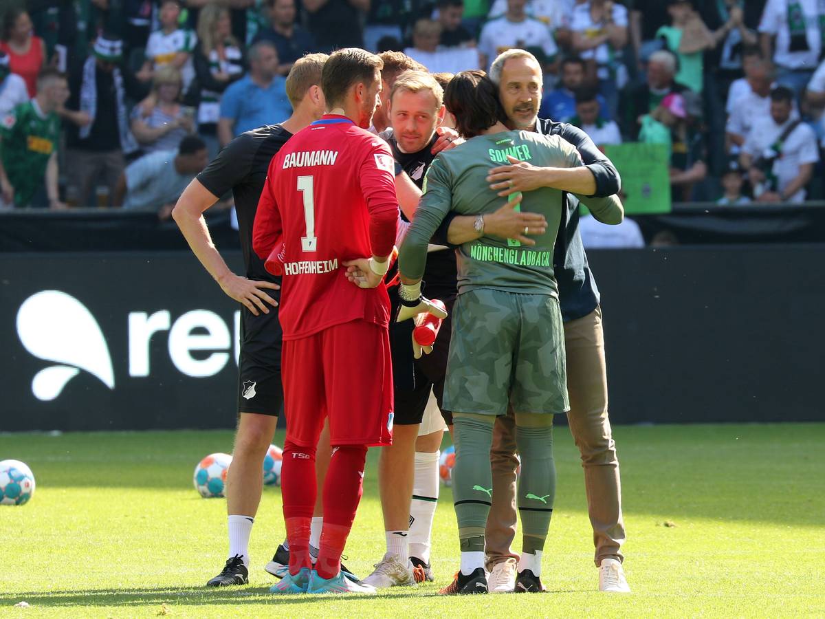 14.05.2022, Mönchengladbach, GER, Fussball, Herren, BL, Saison 2021/2022, Borussia Moenchengladbach
BL Bor. Mönchengladbach vs. TSG Hoffenheim
Yann Sommer (Gladbach) Trainer Adi Hütter / Huetter (Gladbach)