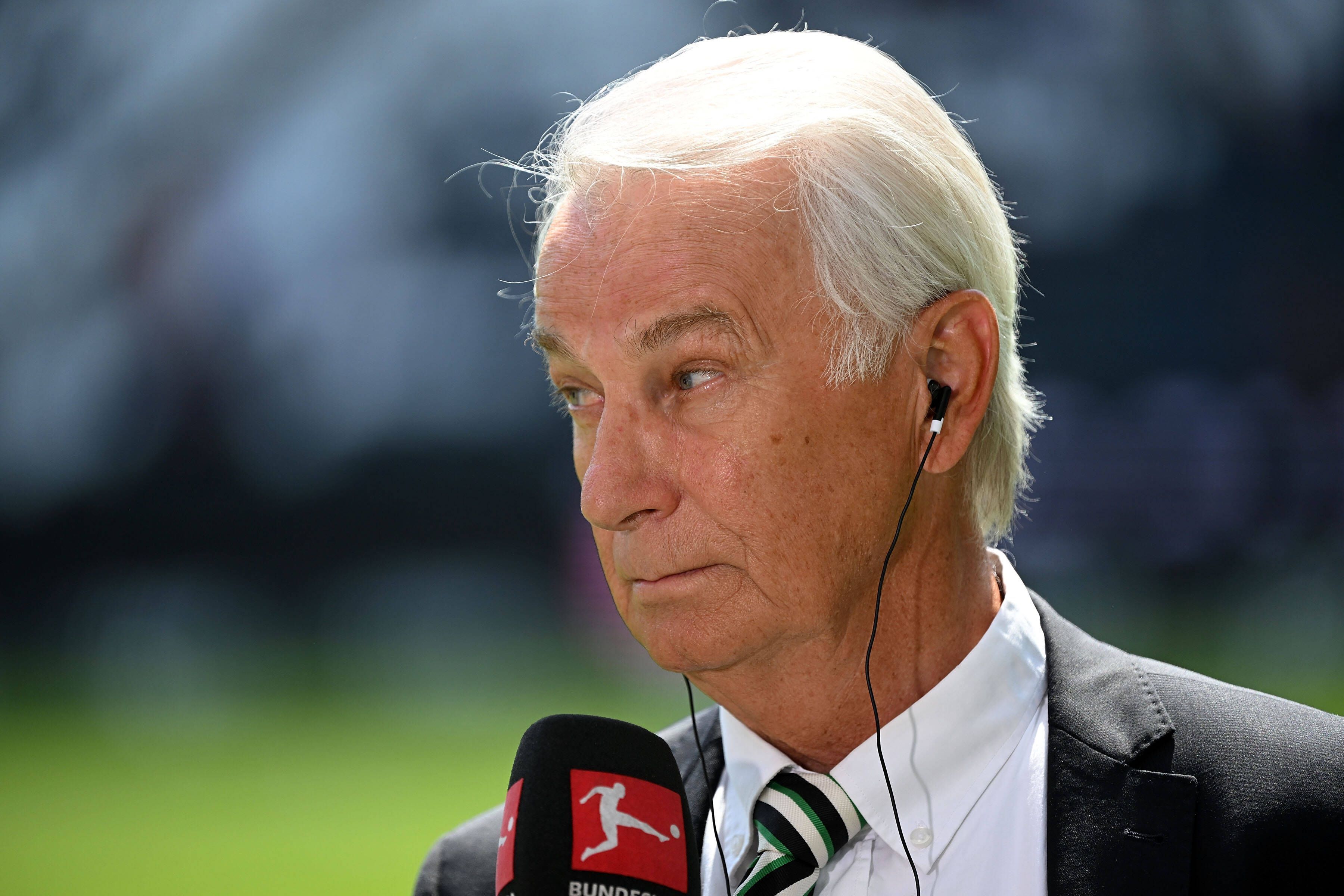 Rainer Bonhof, Vize-Präsident von Borussia Mönchengladbach, hier am 8. Mai 2022 im Interview, hat für die Trainersuche Geduld eingefordert.