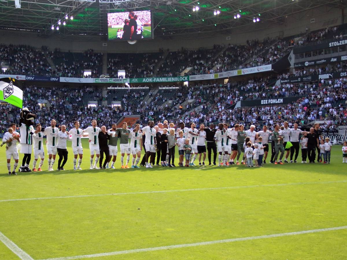 Nach dem 5:1-Sieg gegen die TSG Hoffenheim am Samstag (14. Mai 2022) wurde die Mannschaft von Borussia Mönchengladbach von den Fans gefeiert - und vier Fohlen verabschiedet.
