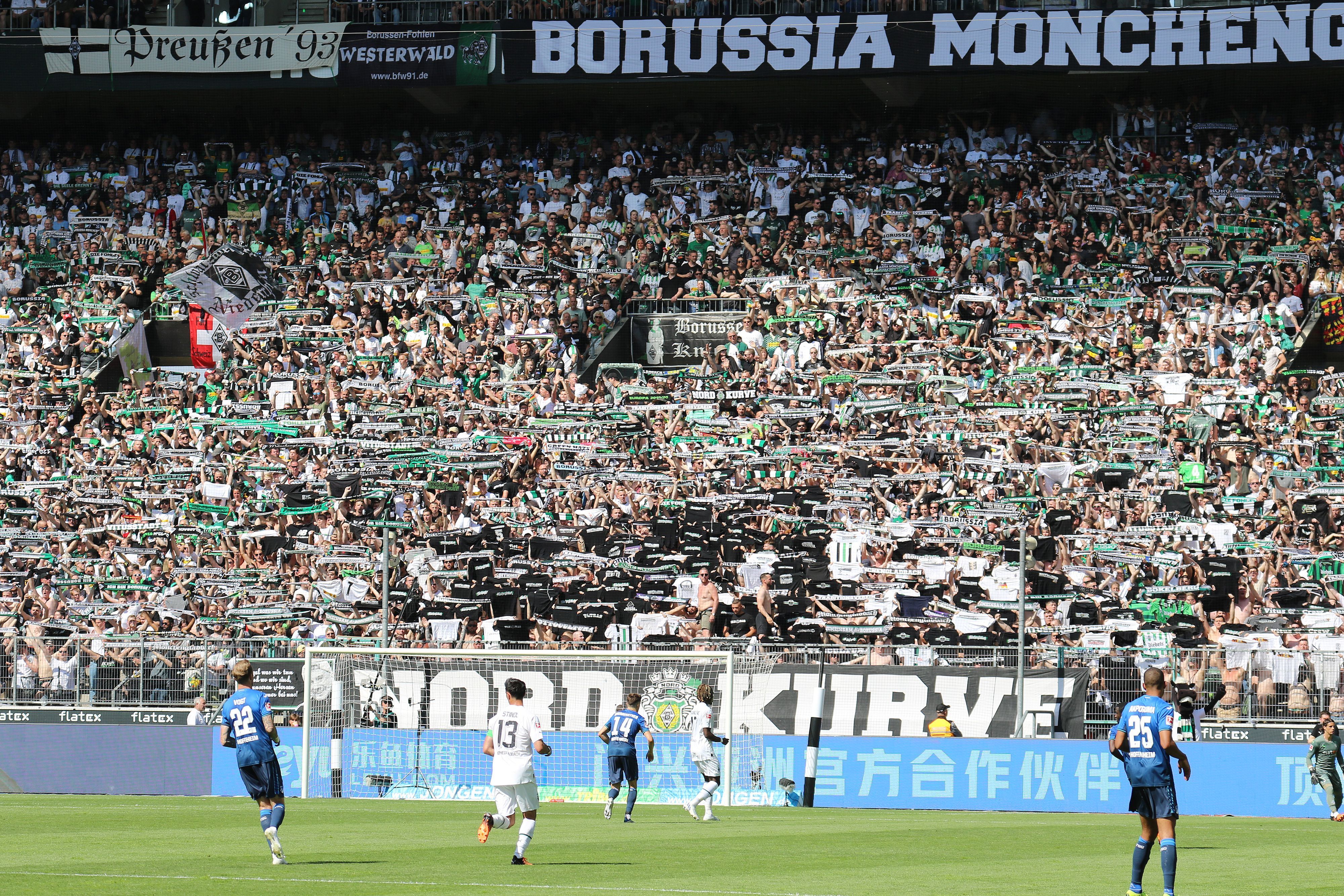 Die Nordkurve von Borussia Mönchengladbach am 14. Mai 2022 beim Spiel gegen die TSG 1899 Hoffenheim im Borussia-Park.
