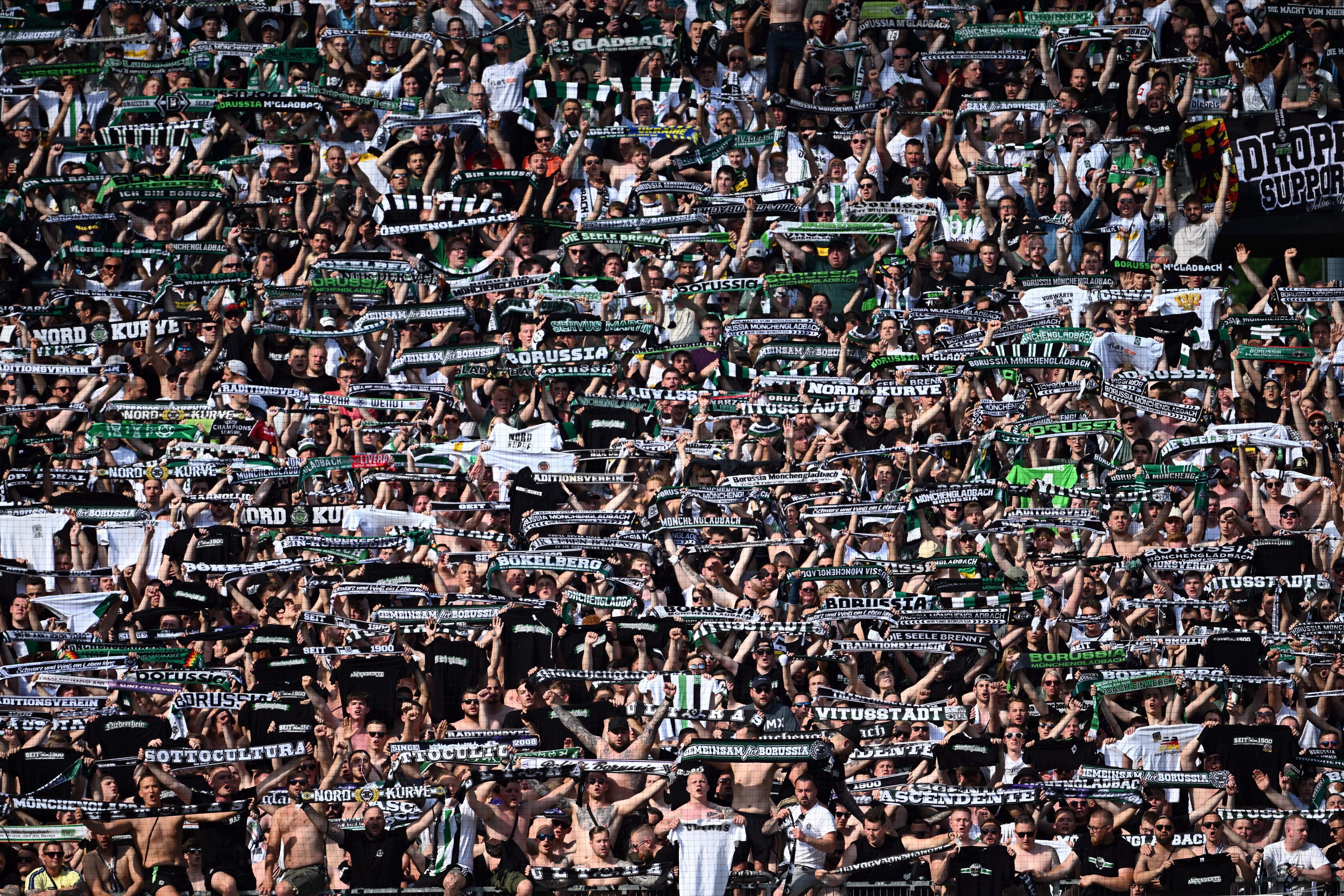 Die Fans von Borussia Mönchengladbach im Borussia Park, hier am 14. Mai 2022 beim Heimspiel gegen die TSG Hoffenheim.