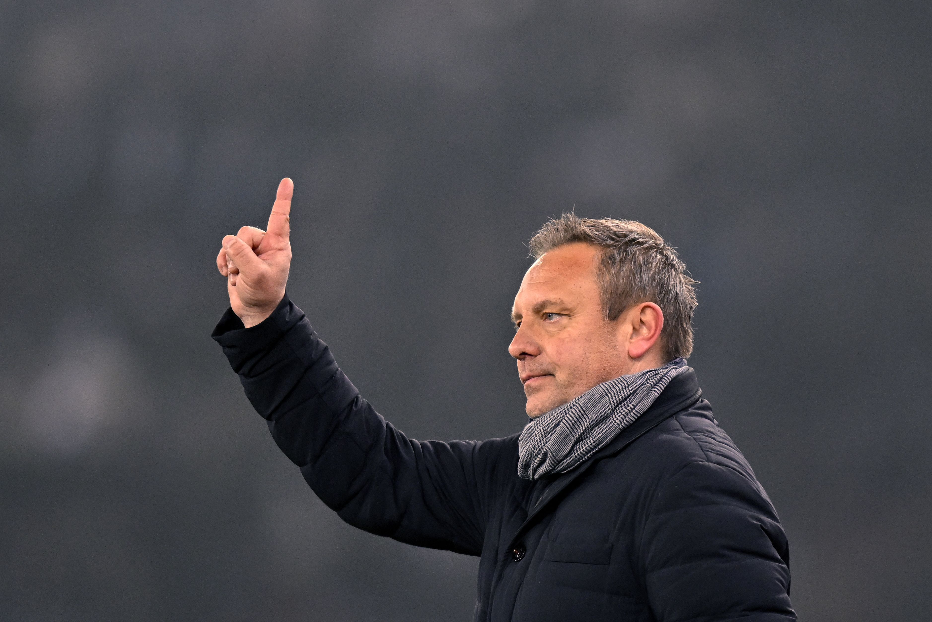 André Breitenreiter, hier als Trainer des FC Zürich am 5. Februar 2022 zu sehen, wird mit einem möglichen Wechsel zu Borussia Mönchengladbach in Verbindung gebracht. Breitenreiter macht eine Geste.