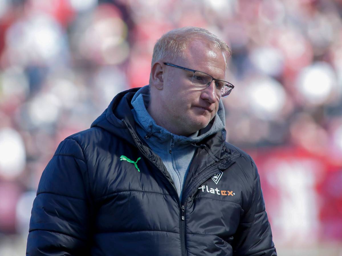 Heiko Vogel, hier am 16. April 2022 beim Spiel gegen Rot-Weiss Essen, wird in Zukunft nicht mehr die U23 von Borussia Mönchengladbach trainieren.