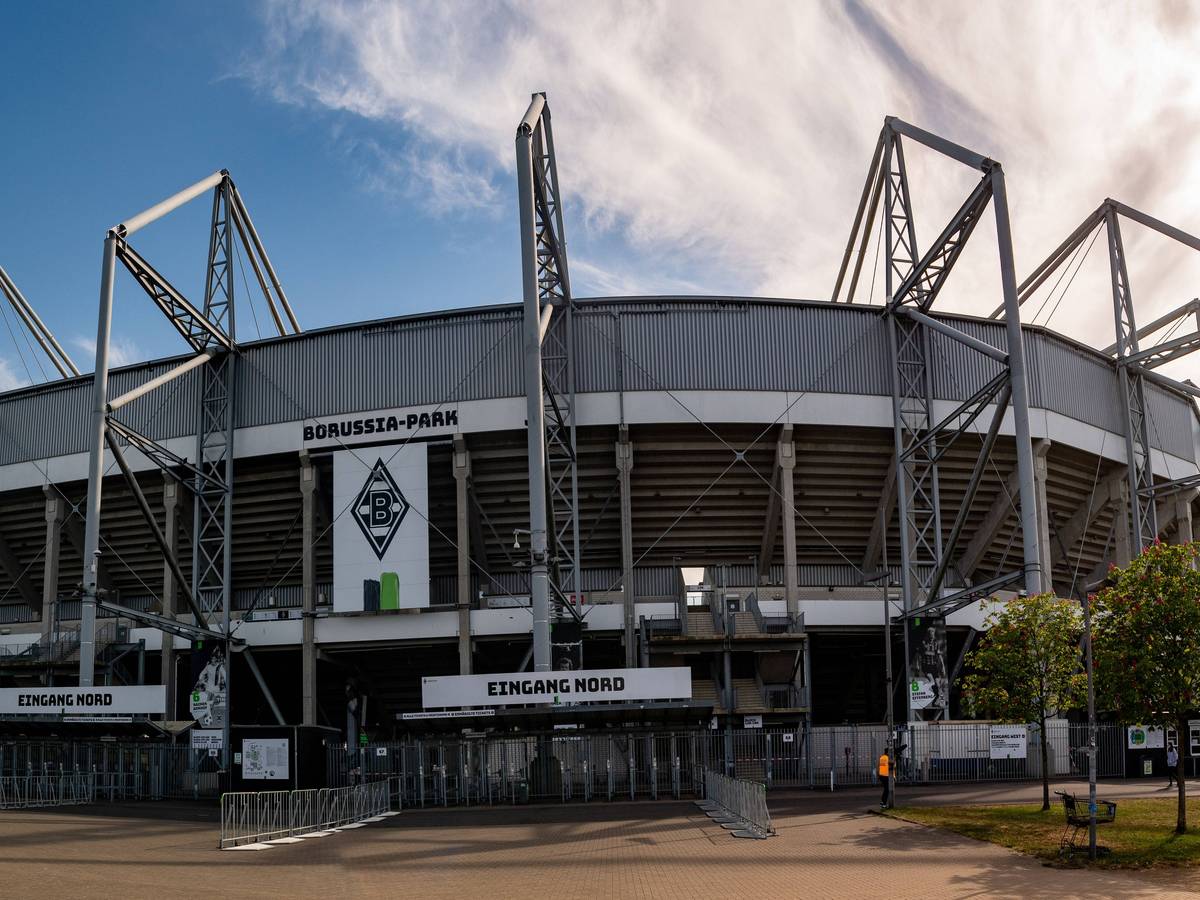 Der Borussia-Park, Stadion von Borussia Mönchengladbach, am 11. Mai 2022 von außen betrachtet.