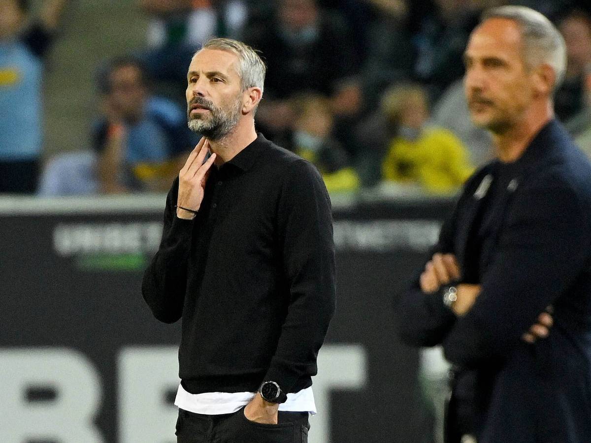Die beiden Trainer Marco Rose (l.) und Adi Hütter (r.) am 25. September 2021 während des Bundesliga-Spiels zwischen Borussia Mönchengladbach und Borussia Dortmund im Borussia-Park.