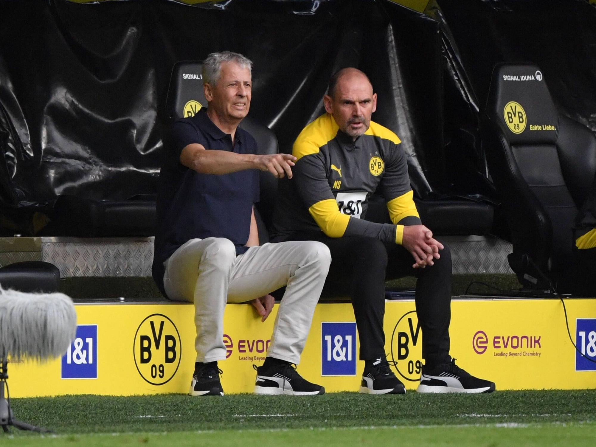 Lucien Favre (l.) und sein damaliger Co. Trainer Manfred Stefes (r.), aufgenommen am 19. September 2020.