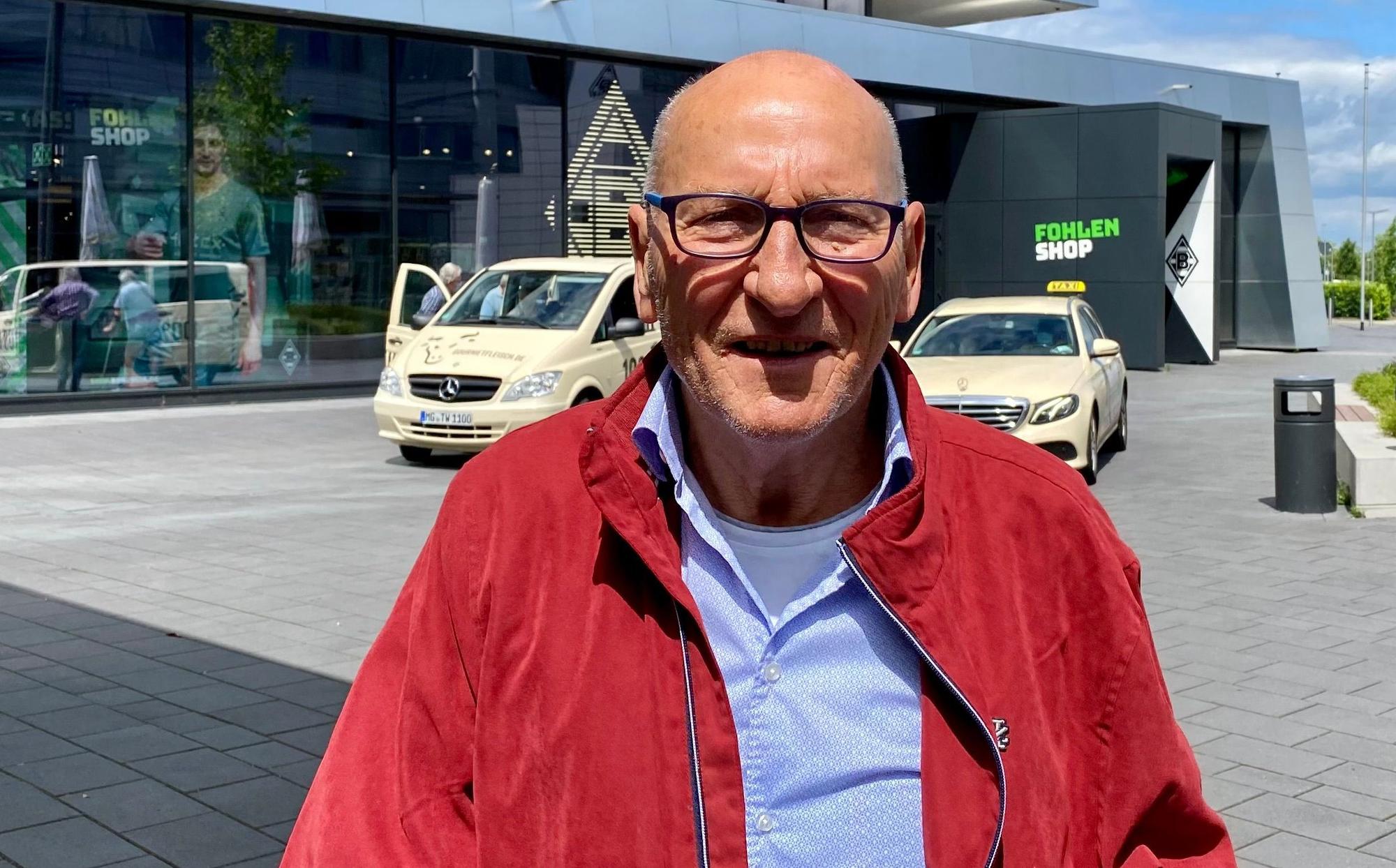 Borussia-Mönchengladbach-Legende Wolfgang Kleff am Dienstag (24. Mai 2022) im Borussia-Park. Kleff trägt eine Brille.