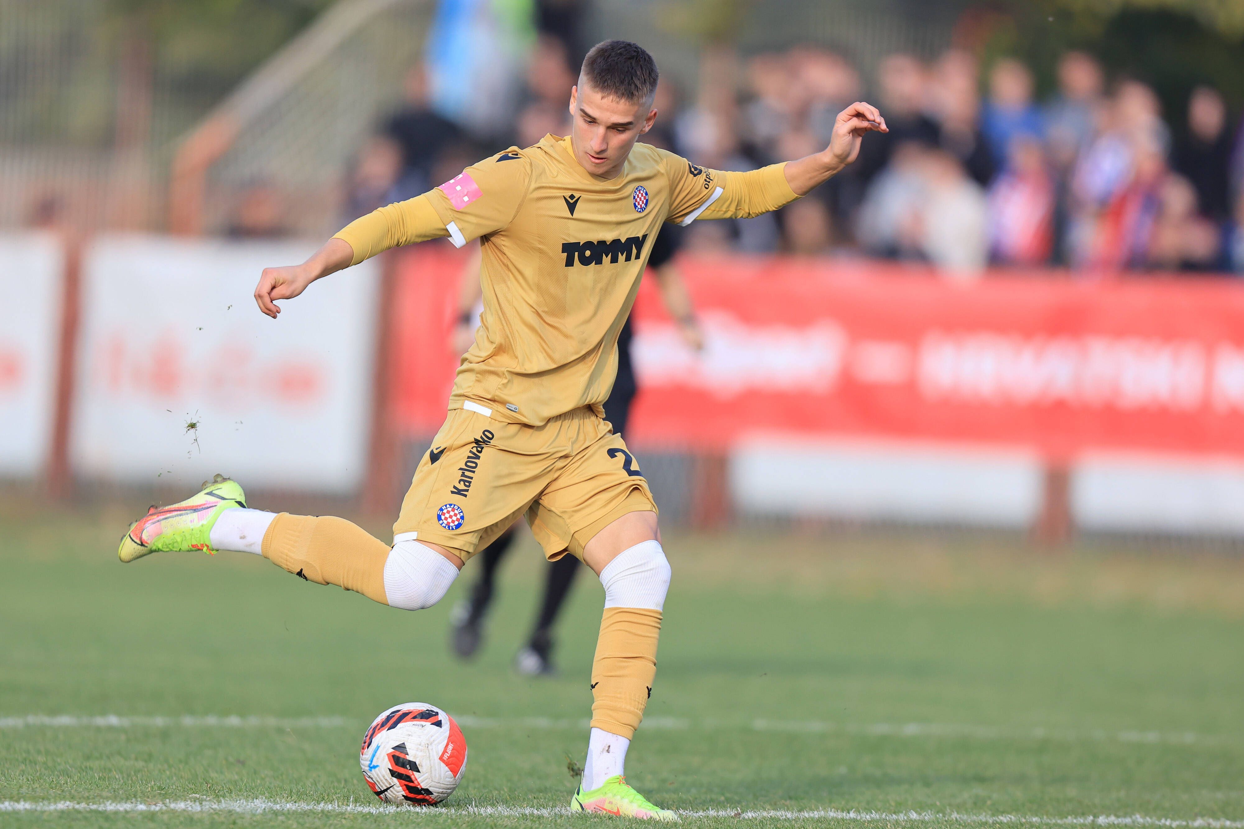 Stipe Biuk im Einsatz für seinen Verein Hajduk Split am 26. November 2021 im Achtelfinale des Kroatischen Fußballcups.