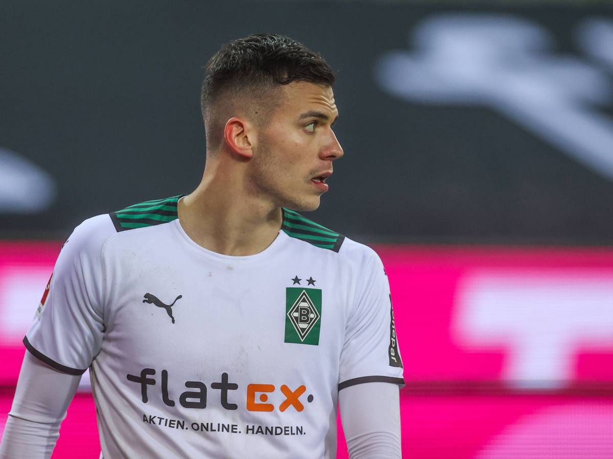 Laszlo Benes am 15. Januar 2022 während der Bundesligapartie zwischen Borussia Mönchengladbach und Bayer Leverkusen.