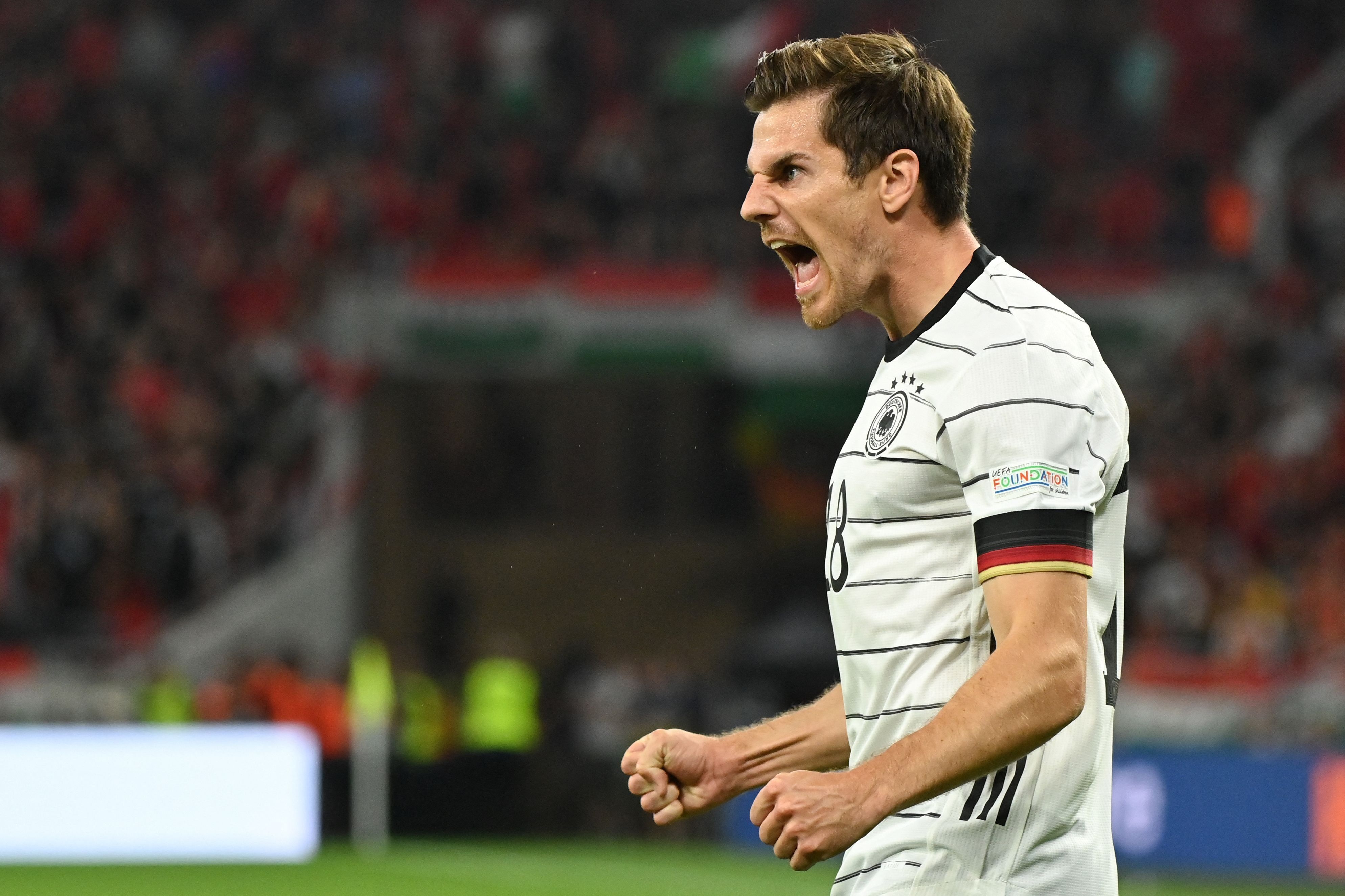 Deutschlands Nationalspieler Jonas Hofmann jubelt im Nations-League-Spiel in Ungarn.