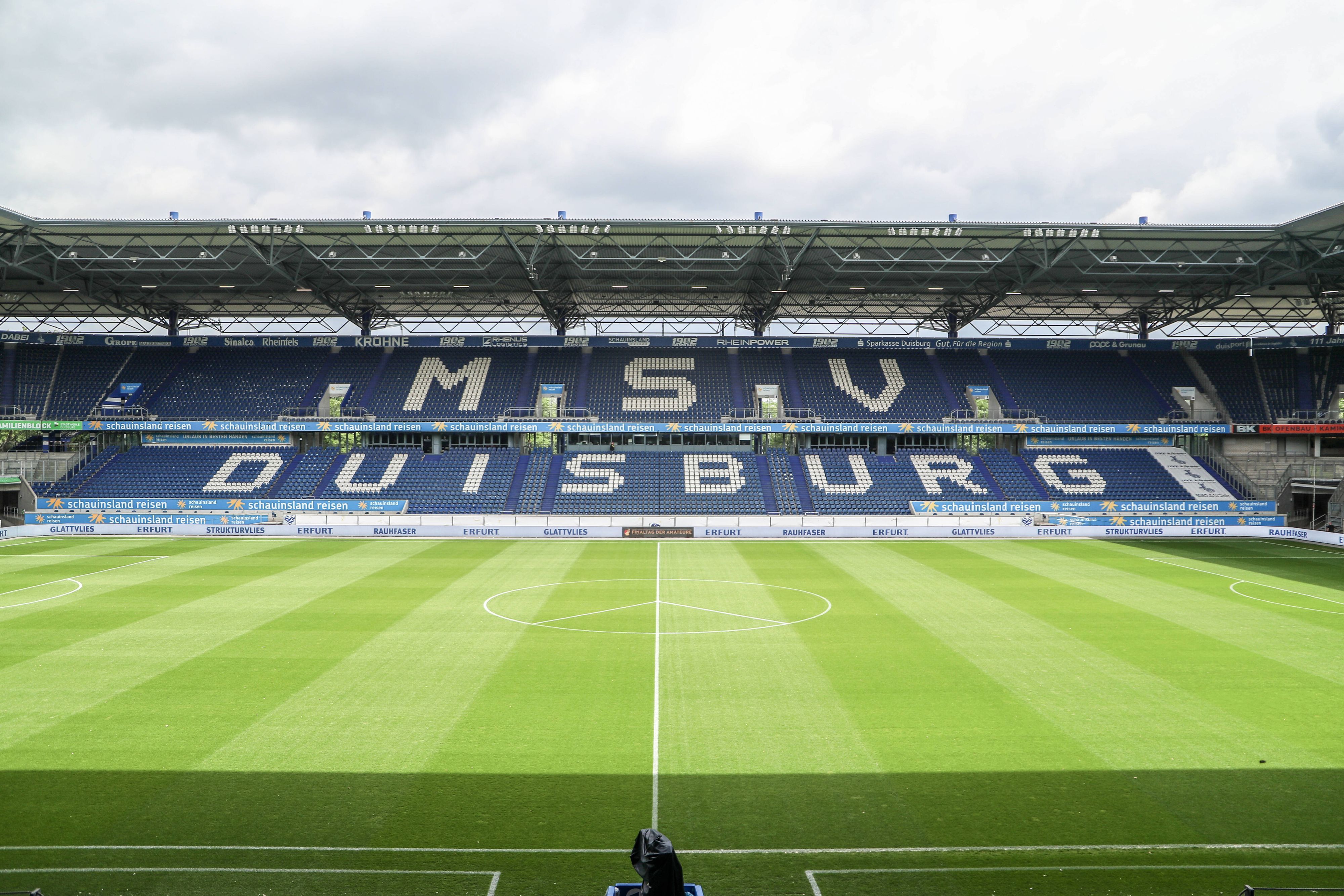 Borussia Mönchengladbach wird am 17. Juli 2022 am „schauinsland reisen CUP DER TRADITIONEN“ in Duisburg teilnehmen. Das Foto zeigt die „schauinsland-reisen-arena “, das Stadion des MSV Duisburg am 21. Mai.