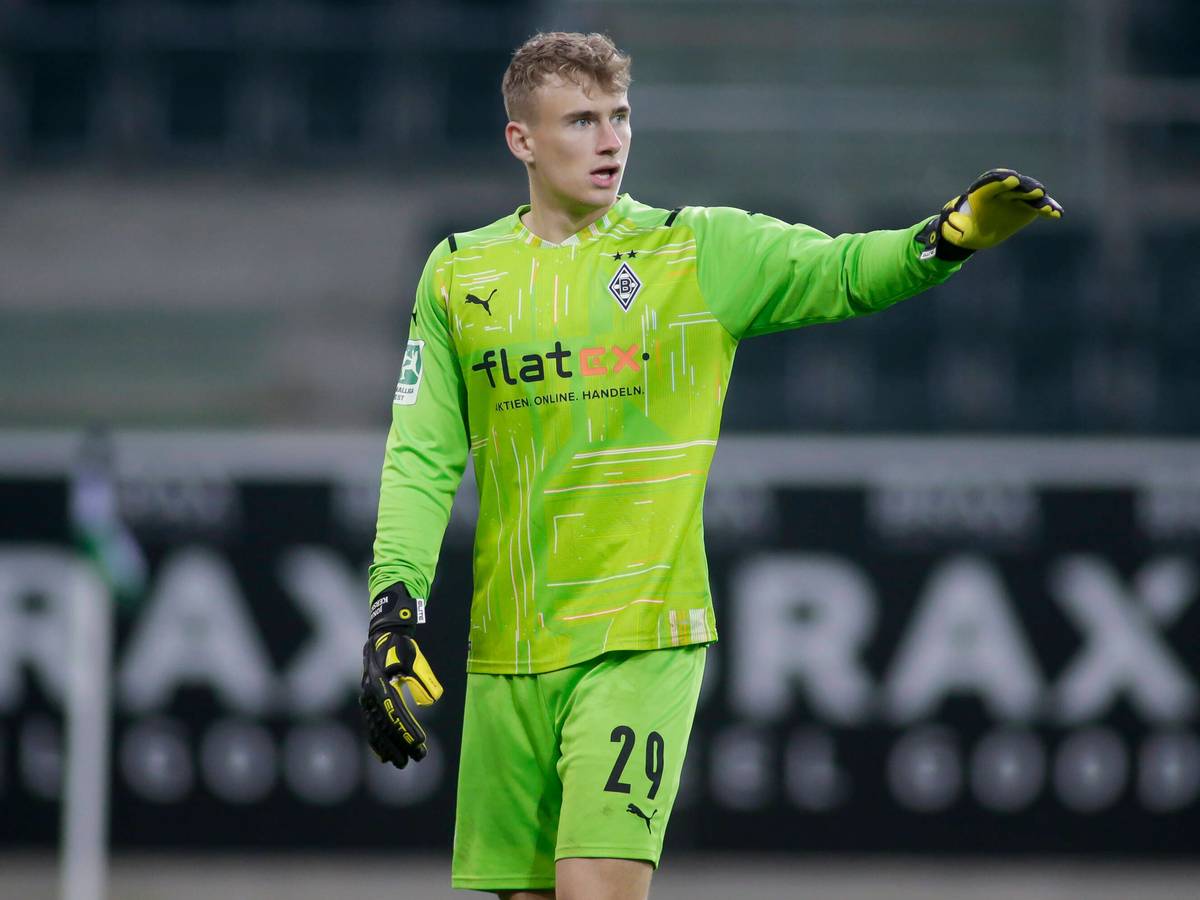 Jonas Kersken, Torhüter bei Borussia Mönchengladbach, hat seinen Vertrag am Niederrhein bis 2025 verlängert. Das Foto zeigt ihn am 5. November 2021 bei einem Spiel der U23 gegen Rot-Weiss Essen.