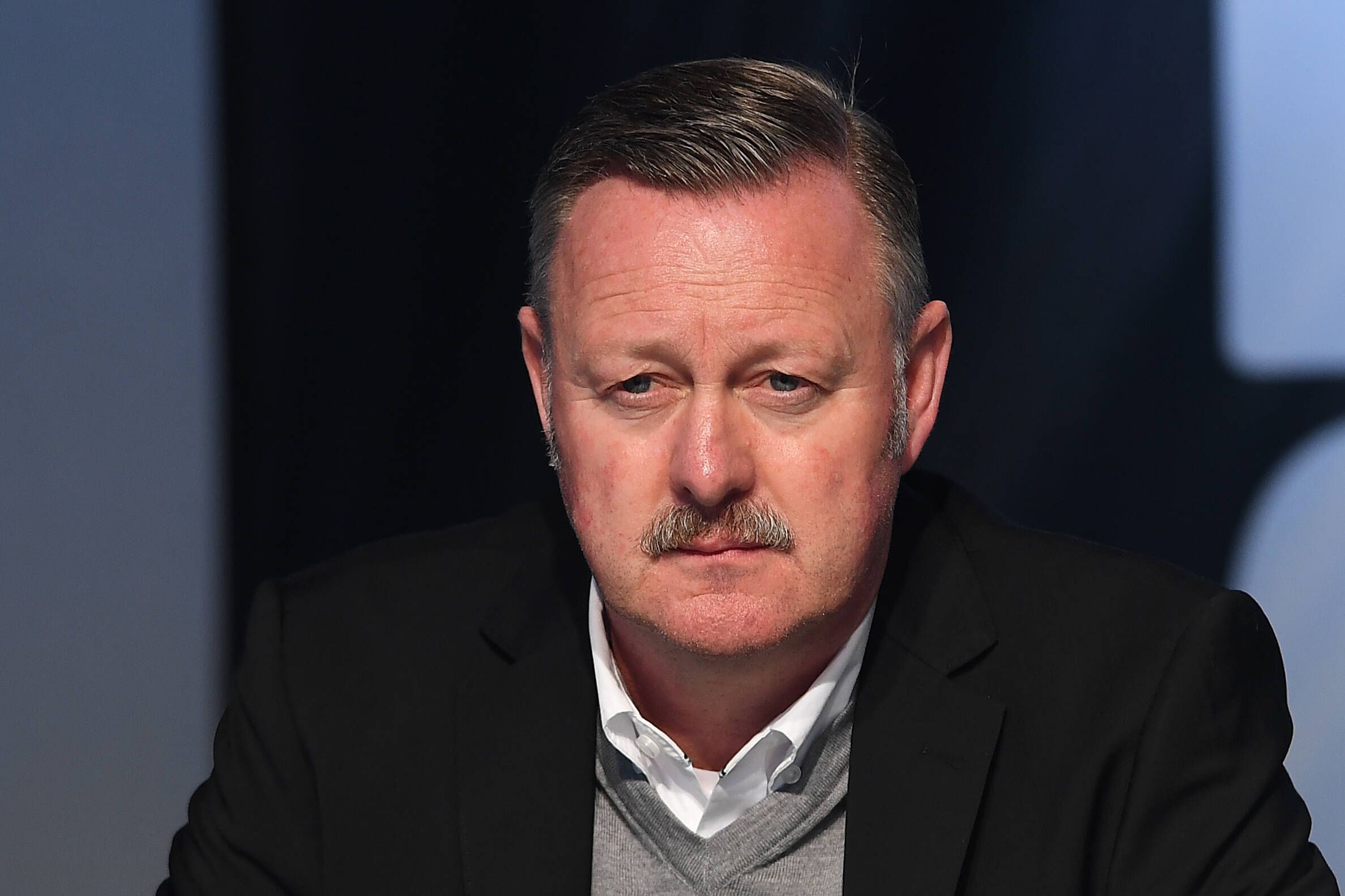 Roland Virkus, Manager von Borussia Mönchengladbach, konnte bisher noch keine Neuzugänge für den Profikader des VfL präsentieren. Das Foto zeigt ihn am 30. Mai 2022 bei der Mitgliederversammlung.