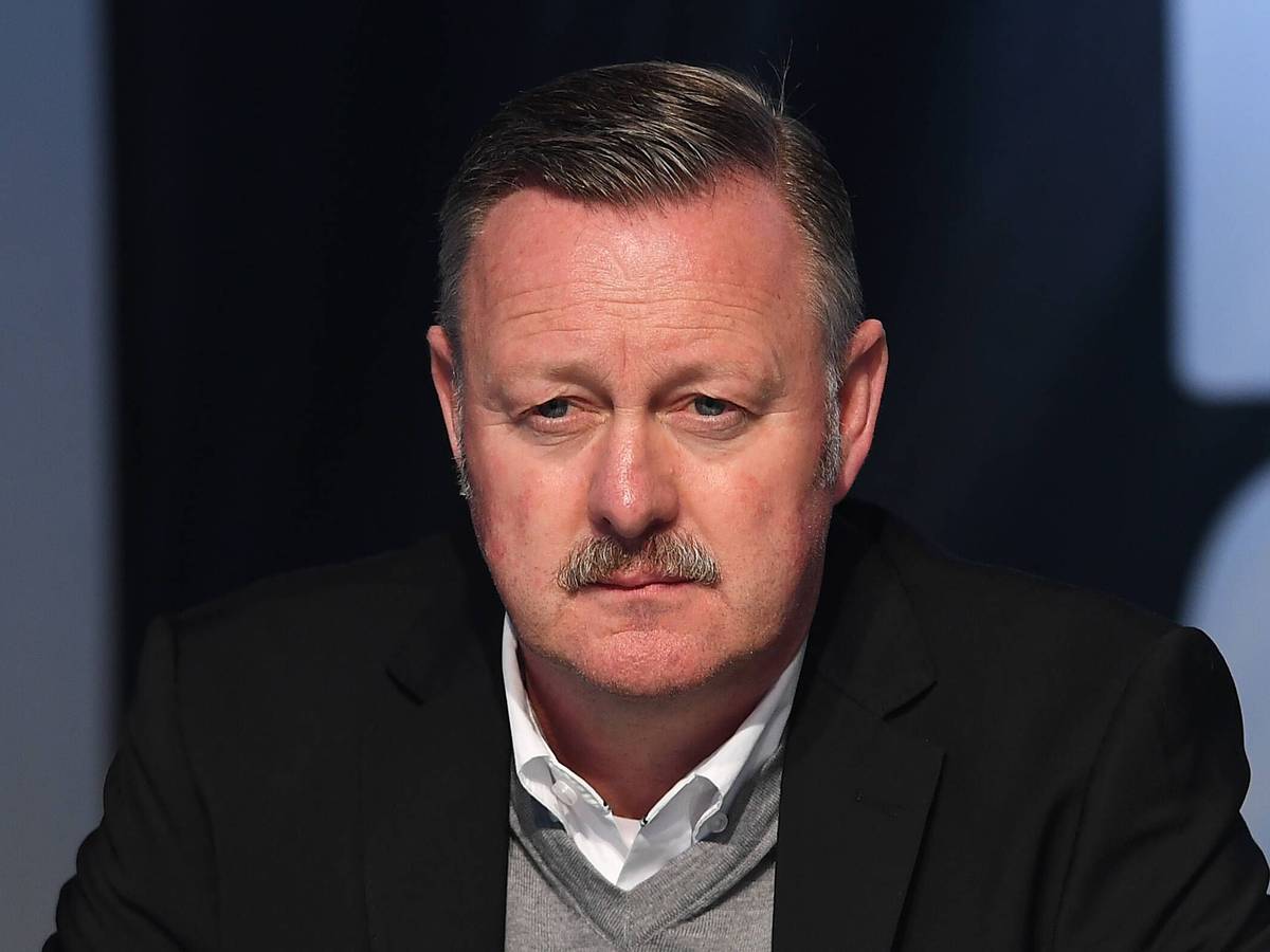 Roland Virkus, Manager von Borussia Mönchengladbach, konnte bisher noch keine Neuzugänge für den Profikader des VfL präsentieren. Das Foto zeigt ihn am 30. Mai 2022 bei der Mitgliederversammlung.