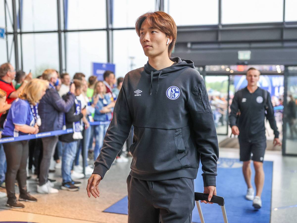 Ko Itakura am 07. Mai 2022, während der Anreise zum Spiel der 2. Bundesliga zwischen FC Schalke 04 - FC St. Pauli.