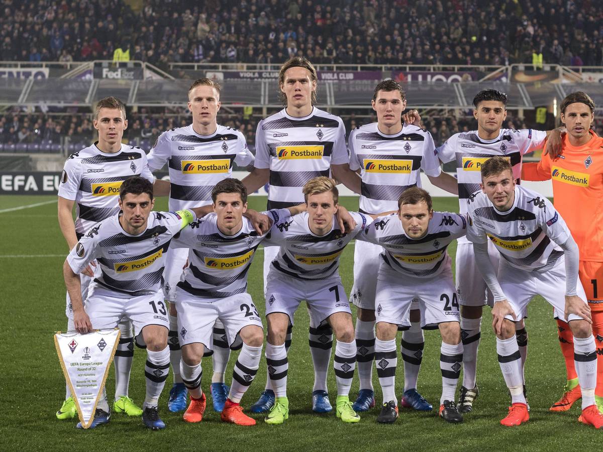 Er ist Teil des Gladbach-Teams gewesen, das am 23. Februar 2017 in Florenz Europapokal-Geschichte geschrieben hat: Verteidiger Andreas Christensen, hier zu sehen in der oberen Reihe (3.v.r.). Christensen umarmt Mo Dahoud und Jannik Vestergaard.