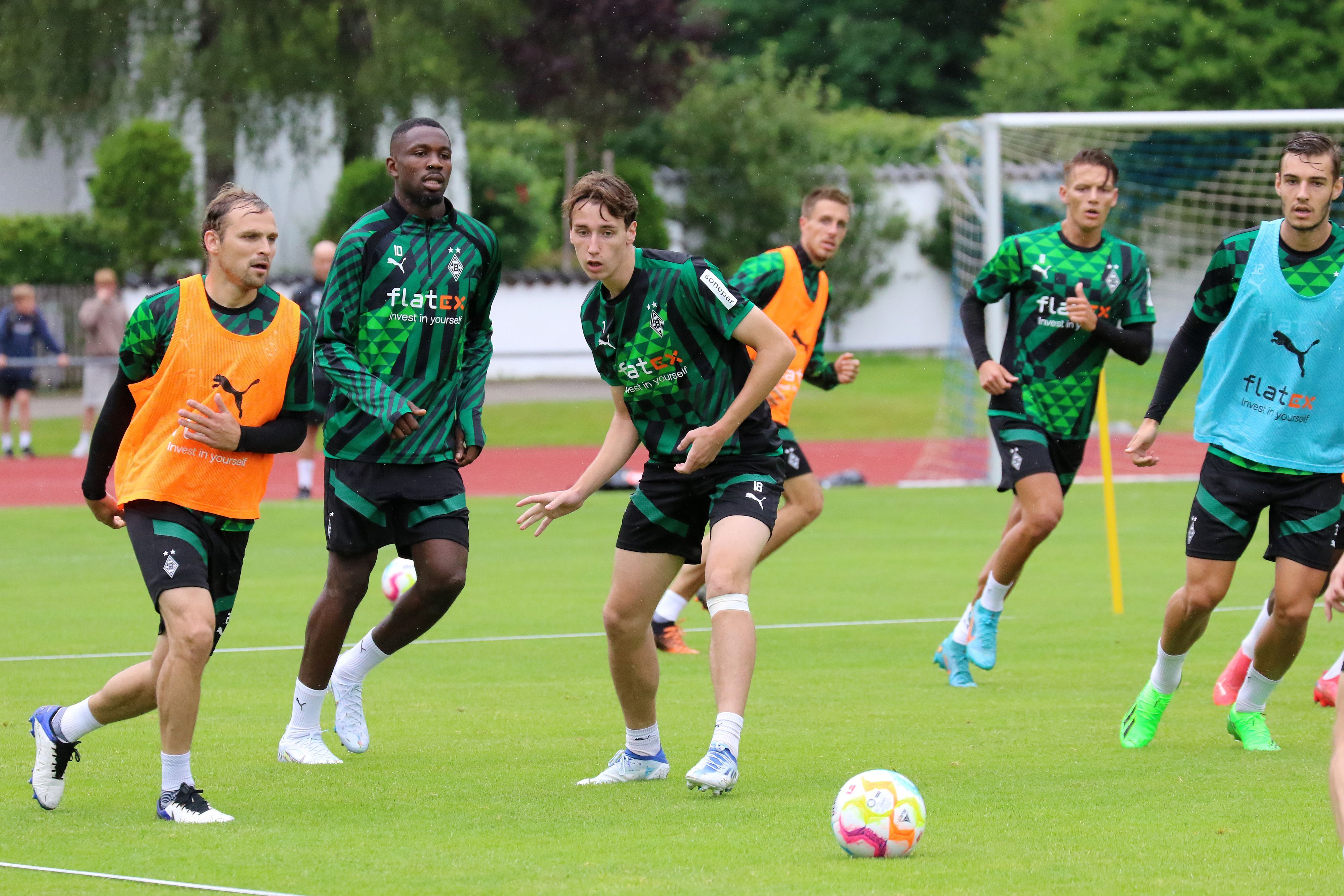 Das Team von Borussia Mönchengladbach ist am Montag (4. Juli 2022) mit der ersten Einheit der Woche auf dem Sportplatz Birkenmoos ins Training gestartet